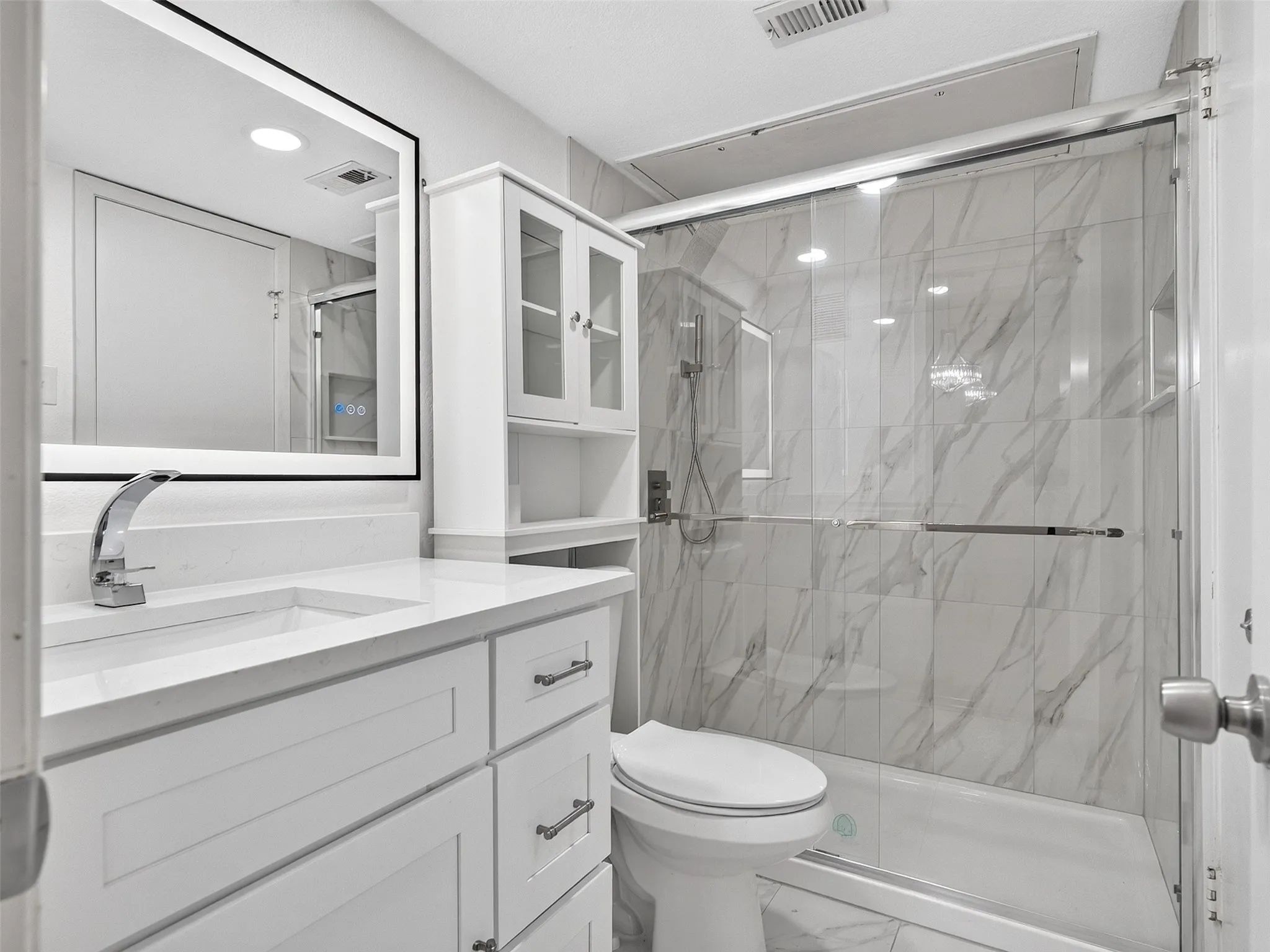 Townhouse For Sale in Dallas County , 817 Pebble Beach Drive, Garland, Texas 75043, 2 Bedroom, 2 Bathroom, 2 Garage spaces, 1,262 Sqft, built in 1973, mls#21368608, Real Estate Agent in Garland, Homes For Sale in Dallas county, Homes For Sale in Garland, Realtor in Garland Texas, Real Estate Brokerage Independent Realty Texas, Luminita Cordes Realtor