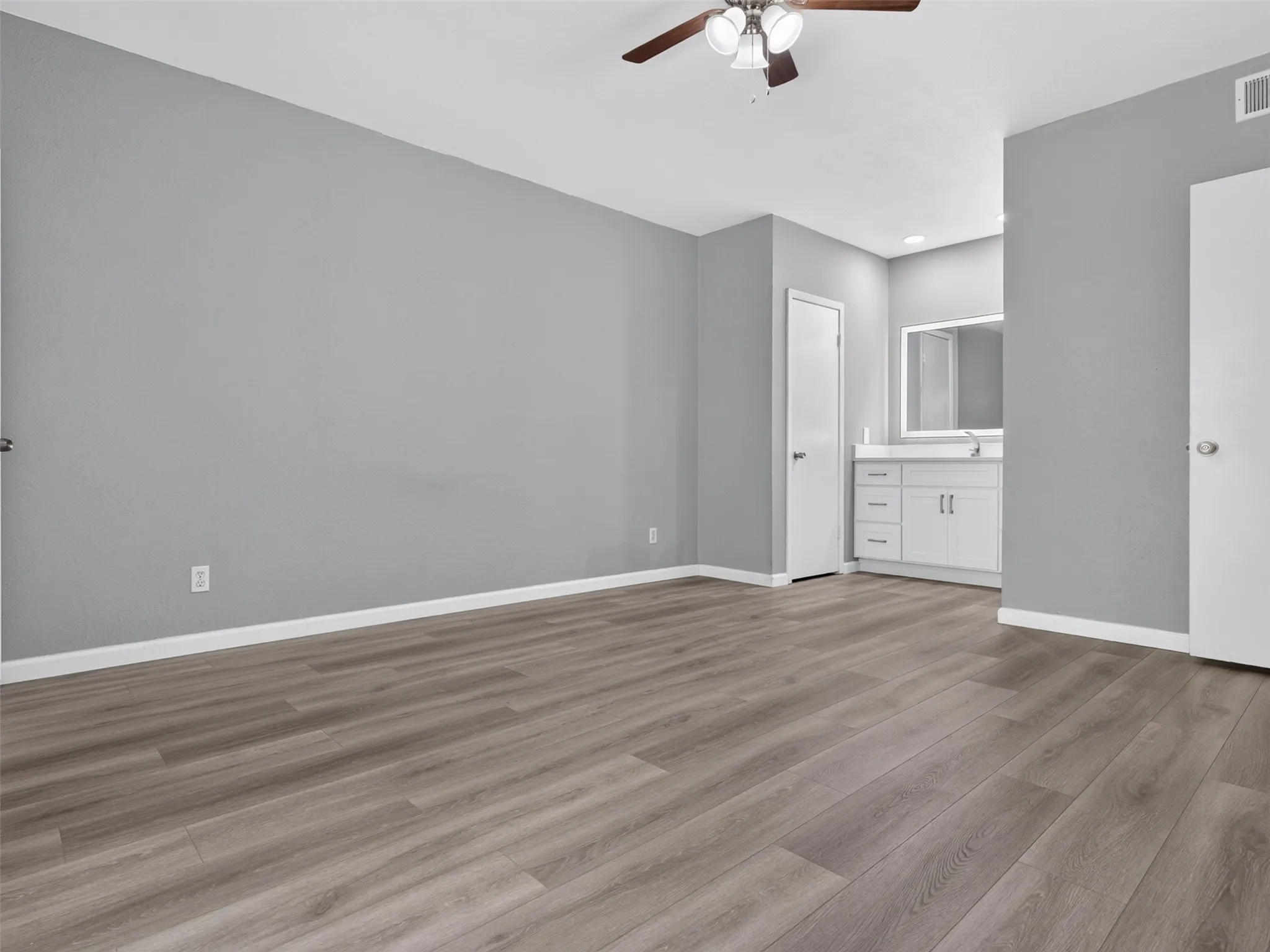 Townhouse For Sale in Dallas County , 817 Pebble Beach Drive, Garland, Texas 75043, 2 Bedroom, 2 Bathroom, 2 Garage spaces, 1,262 Sqft, built in 1973, mls#21368608, Real Estate Agent in Garland, Homes For Sale in Dallas county, Homes For Sale in Garland, Realtor in Garland Texas, Real Estate Brokerage Independent Realty Texas, Luminita Cordes Realtor