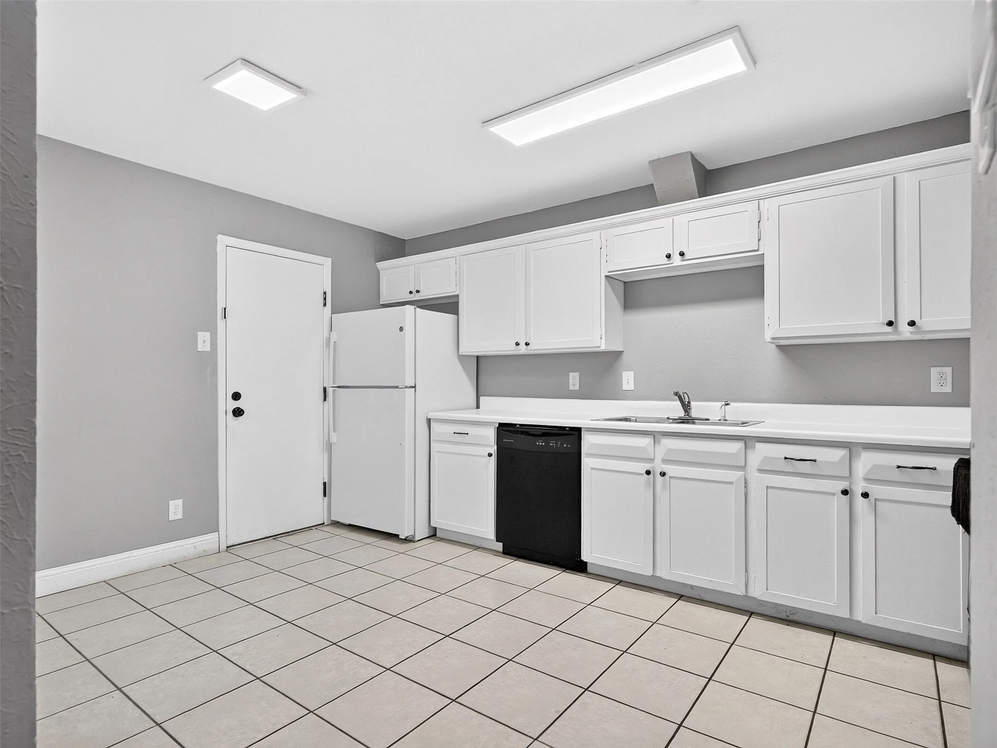 Townhouse For Sale in Dallas County , 817 Pebble Beach Drive, Garland, Texas 75043, 2 Bedroom, 2 Bathroom, 2 Garage spaces, 1,262 Sqft, built in 1973, mls#21368608, Real Estate Agent in Garland, Homes For Sale in Dallas county, Homes For Sale in Garland, Realtor in Garland Texas, Real Estate Brokerage Independent Realty Texas, Luminita Cordes Realtor