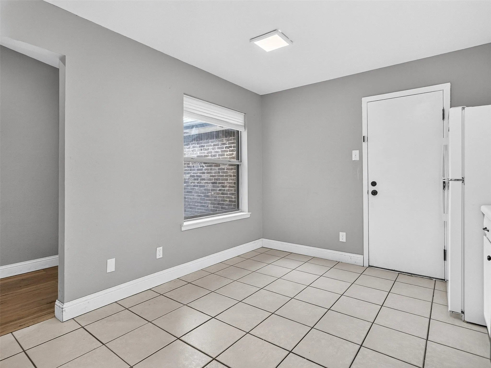Townhouse For Sale in Dallas County , 817 Pebble Beach Drive, Garland, Texas 75043, 2 Bedroom, 2 Bathroom, 2 Garage spaces, 1,262 Sqft, built in 1973, mls#21368608, Real Estate Agent in Garland, Homes For Sale in Dallas county, Homes For Sale in Garland, Realtor in Garland Texas, Real Estate Brokerage Independent Realty Texas, Luminita Cordes Realtor