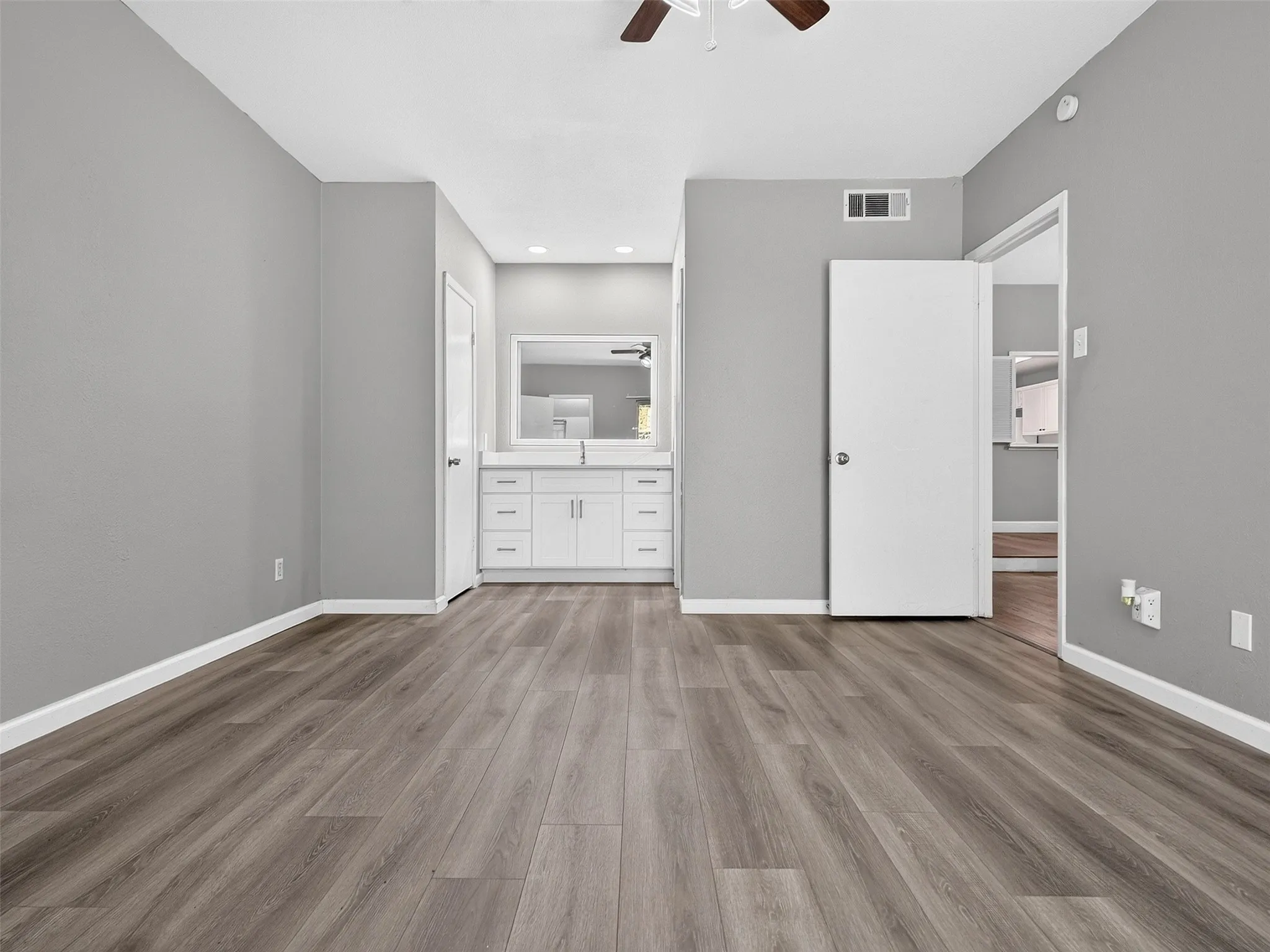 Townhouse For Sale in Dallas County , 817 Pebble Beach Drive, Garland, Texas 75043, 2 Bedroom, 2 Bathroom, 2 Garage spaces, 1,262 Sqft, built in 1973, mls#21368608, Real Estate Agent in Garland, Homes For Sale in Dallas county, Homes For Sale in Garland, Realtor in Garland Texas, Real Estate Brokerage Independent Realty Texas, Luminita Cordes Realtor