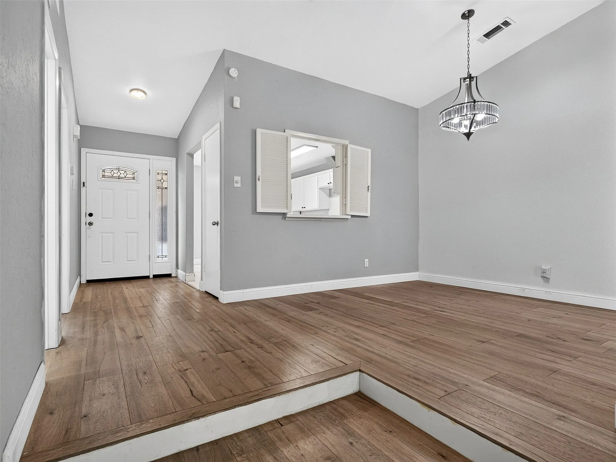 Townhouse For Sale in Dallas County , 817 Pebble Beach Drive, Garland, Texas 75043, 2 Bedroom, 2 Bathroom, 2 Garage spaces, 1,262 Sqft, built in 1973, mls#21368608, Real Estate Agent in Garland, Homes For Sale in Dallas county, Homes For Sale in Garland, Realtor in Garland Texas, Real Estate Brokerage Independent Realty Texas, Luminita Cordes Realtor