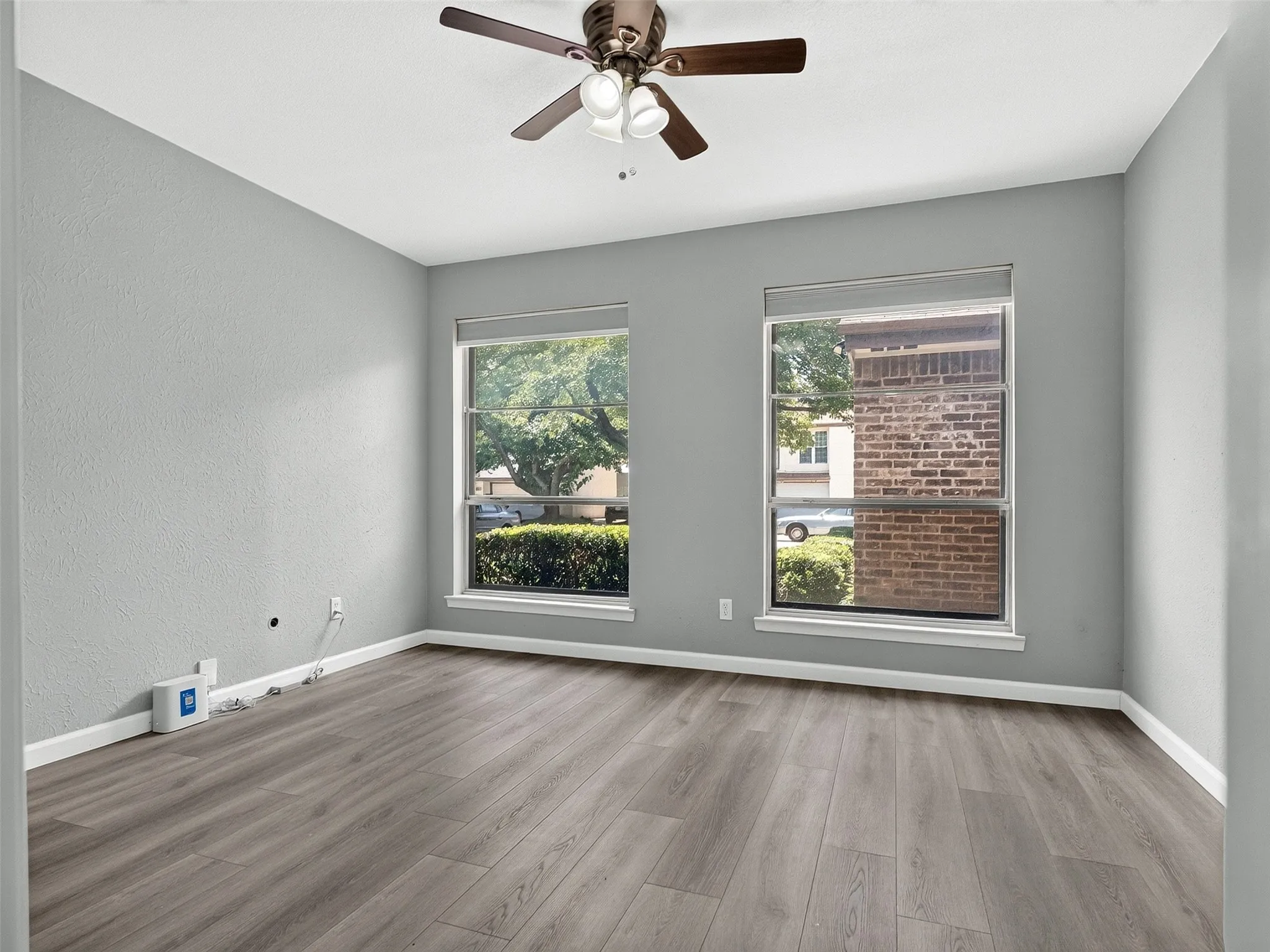 Townhouse For Sale in Dallas County , 817 Pebble Beach Drive, Garland, Texas 75043, 2 Bedroom, 2 Bathroom, 2 Garage spaces, 1,262 Sqft, built in 1973, mls#21368608, Real Estate Agent in Garland, Homes For Sale in Dallas county, Homes For Sale in Garland, Realtor in Garland Texas, Real Estate Brokerage Independent Realty Texas, Luminita Cordes Realtor