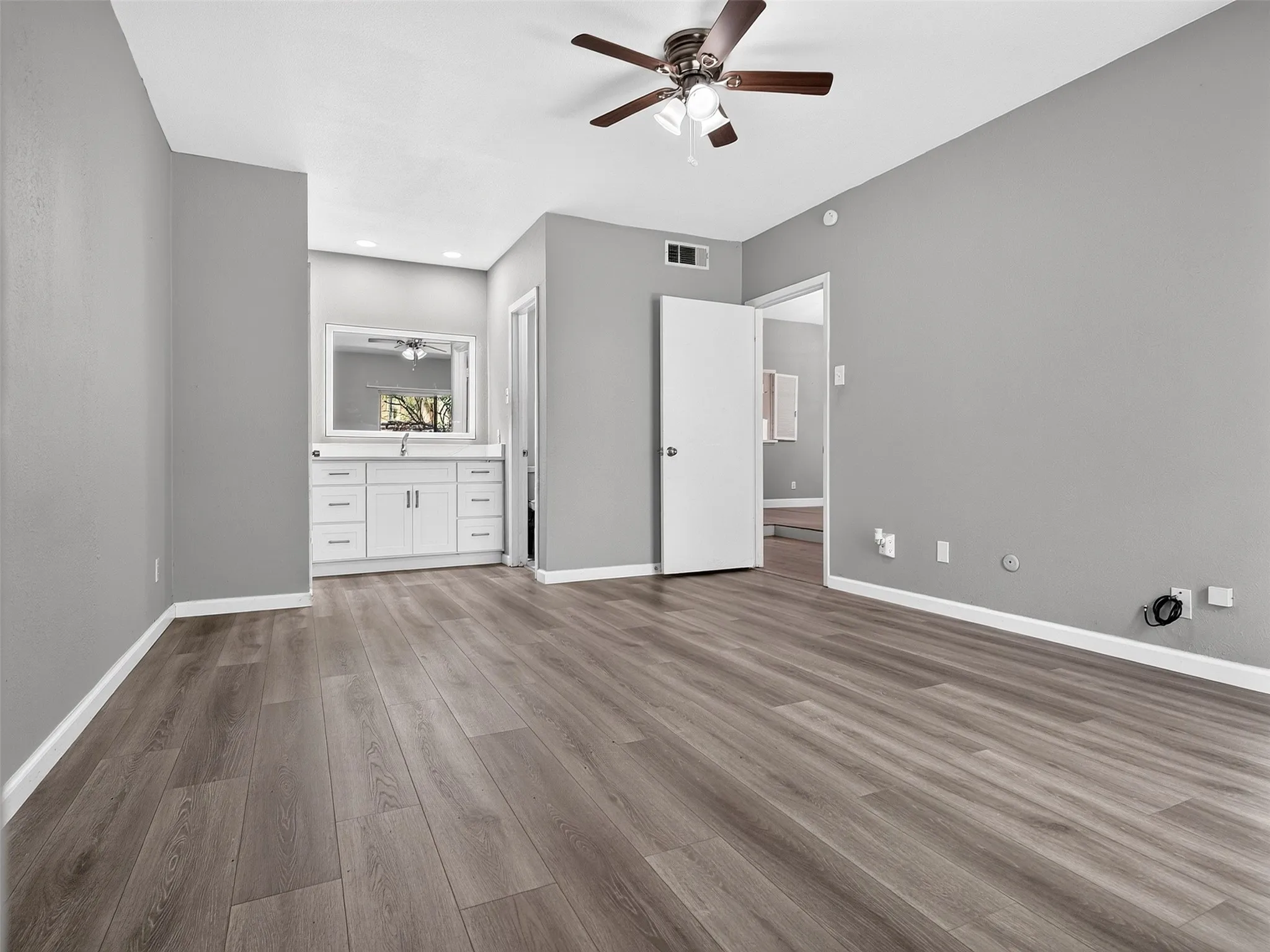 Townhouse For Sale in Dallas County , 817 Pebble Beach Drive, Garland, Texas 75043, 2 Bedroom, 2 Bathroom, 2 Garage spaces, 1,262 Sqft, built in 1973, mls#21368608, Real Estate Agent in Garland, Homes For Sale in Dallas county, Homes For Sale in Garland, Realtor in Garland Texas, Real Estate Brokerage Independent Realty Texas, Luminita Cordes Realtor