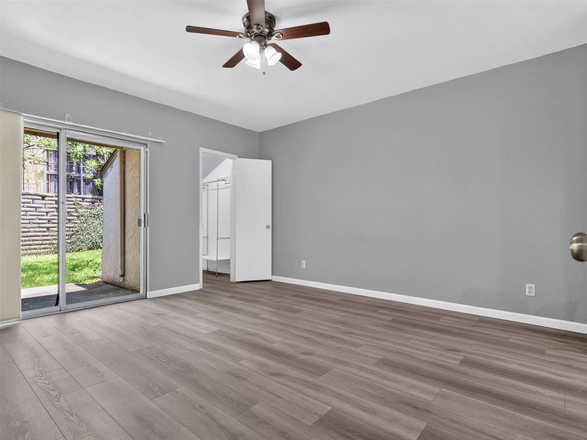 Townhouse For Sale in Dallas County , 817 Pebble Beach Drive, Garland, Texas 75043, 2 Bedroom, 2 Bathroom, 2 Garage spaces, 1,262 Sqft, built in 1973, mls#21368608, Real Estate Agent in Garland, Homes For Sale in Dallas county, Homes For Sale in Garland, Realtor in Garland Texas, Real Estate Brokerage Independent Realty Texas, Luminita Cordes Realtor