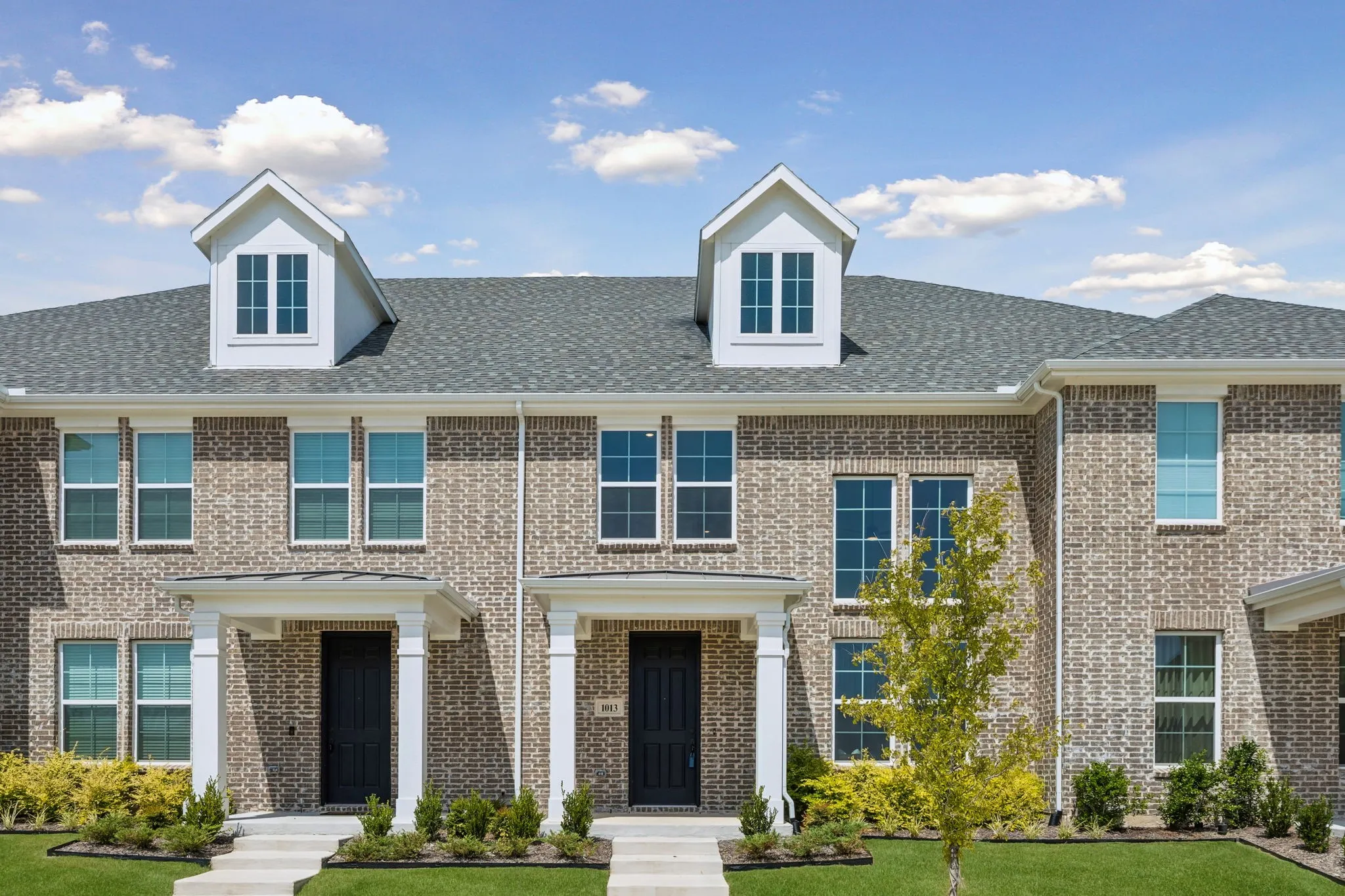 Townhouse For Sale in Ellis County , 1013 Magdalena Way, Midlothian, Texas 76065, 2 Bedroom, 3 Bathroom, 2 Garage spaces, 1,900 Sqft, built in 2025, mls#21368595, Real Estate Agent in Midlothian, Homes For Sale in Ellis county, Homes For Sale in Midlothian, Realtor in Midlothian Texas, Real Estate Brokerage Independent Realty Texas, Luminita Cordes Realtor
