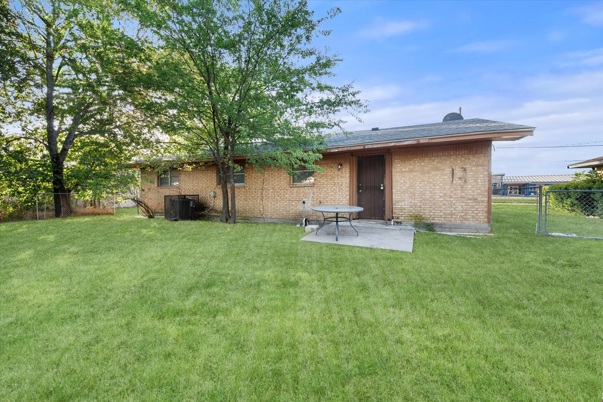 Single Family Residence For Sale in Navarro County , 1204 E 13th Avenue, Corsicana, Texas 75110, 3 Bedroom, 1 Bathroom, Garage spaces, 1,269 Sqft, built in 1970, mls#21365579, Real Estate Agent in Corsicana, Homes For Sale in Navarro county, Homes For Sale in Corsicana, Realtor in Corsicana Texas, Real Estate Brokerage Independent Realty Texas, Luminita Cordes Realtor