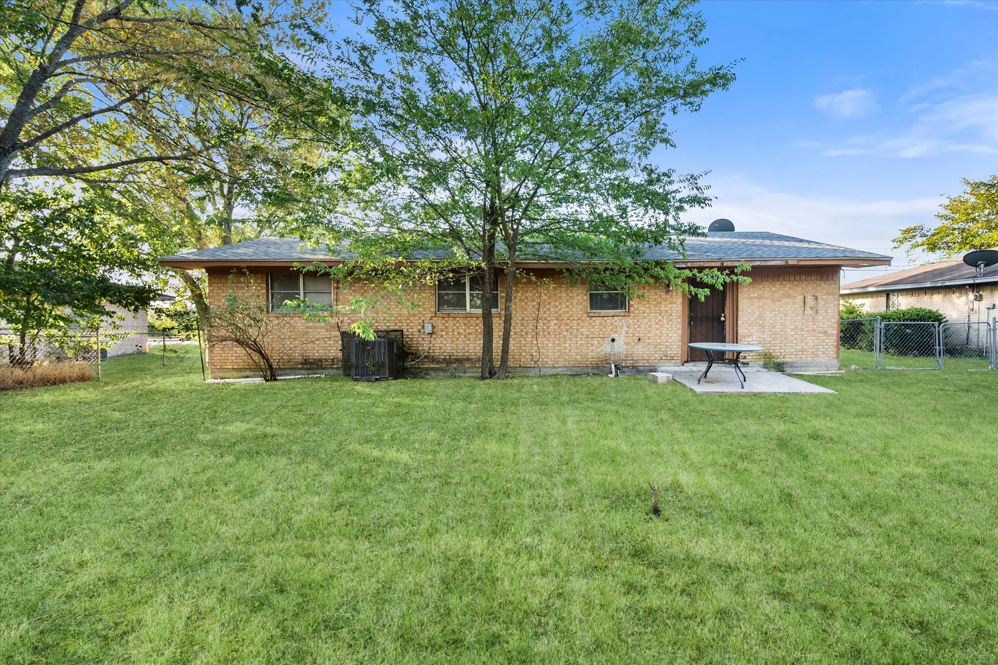 Single Family Residence For Sale in Navarro County , 1204 E 13th Avenue, Corsicana, Texas 75110, 3 Bedroom, 1 Bathroom, Garage spaces, 1,269 Sqft, built in 1970, mls#21365579, Real Estate Agent in Corsicana, Homes For Sale in Navarro county, Homes For Sale in Corsicana, Realtor in Corsicana Texas, Real Estate Brokerage Independent Realty Texas, Luminita Cordes Realtor