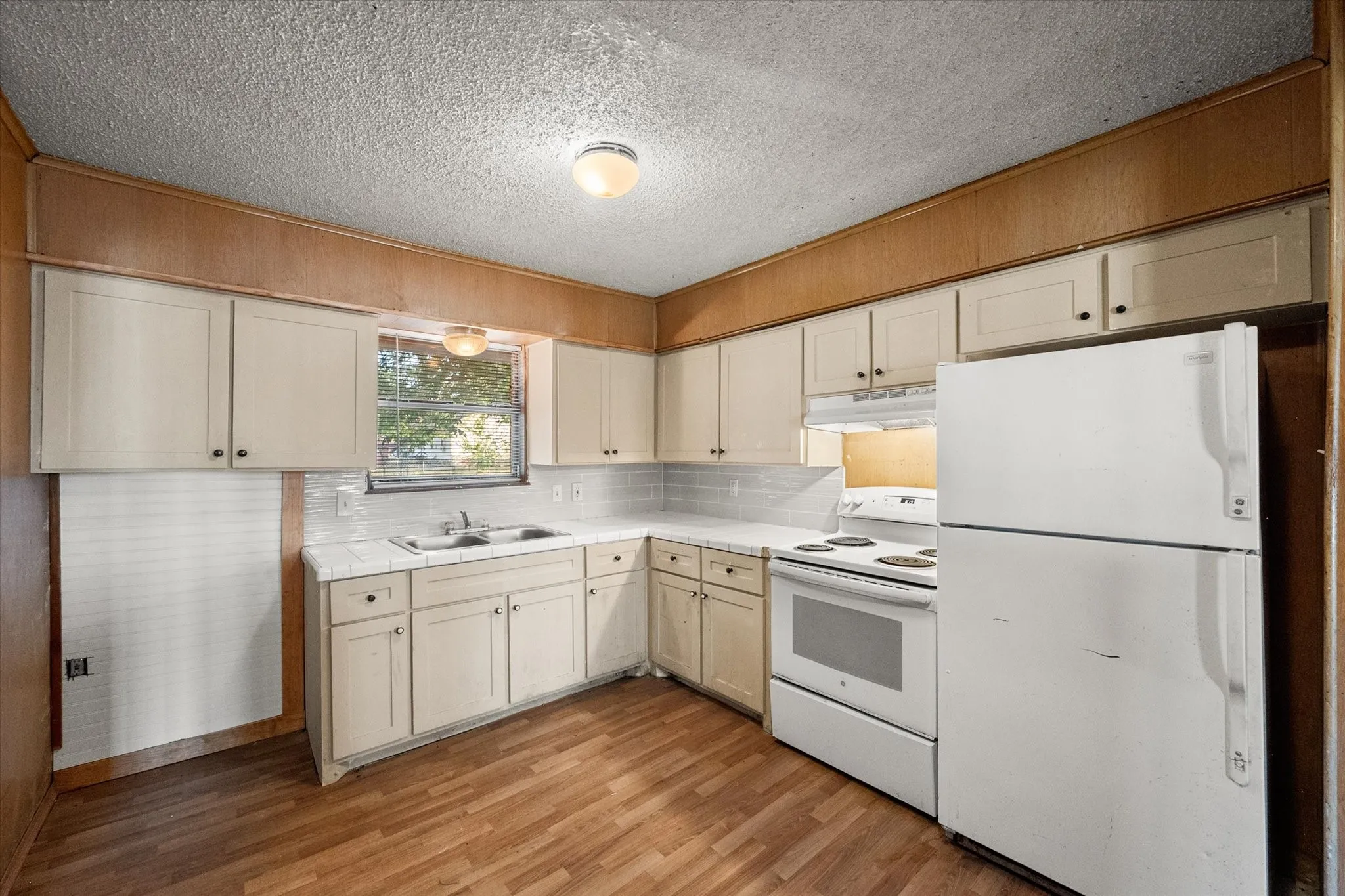 Single Family Residence For Sale in Navarro County , 1204 E 13th Avenue, Corsicana, Texas 75110, 3 Bedroom, 1 Bathroom, Garage spaces, 1,269 Sqft, built in 1970, mls#21365579, Real Estate Agent in Corsicana, Homes For Sale in Navarro county, Homes For Sale in Corsicana, Realtor in Corsicana Texas, Real Estate Brokerage Independent Realty Texas, Luminita Cordes Realtor