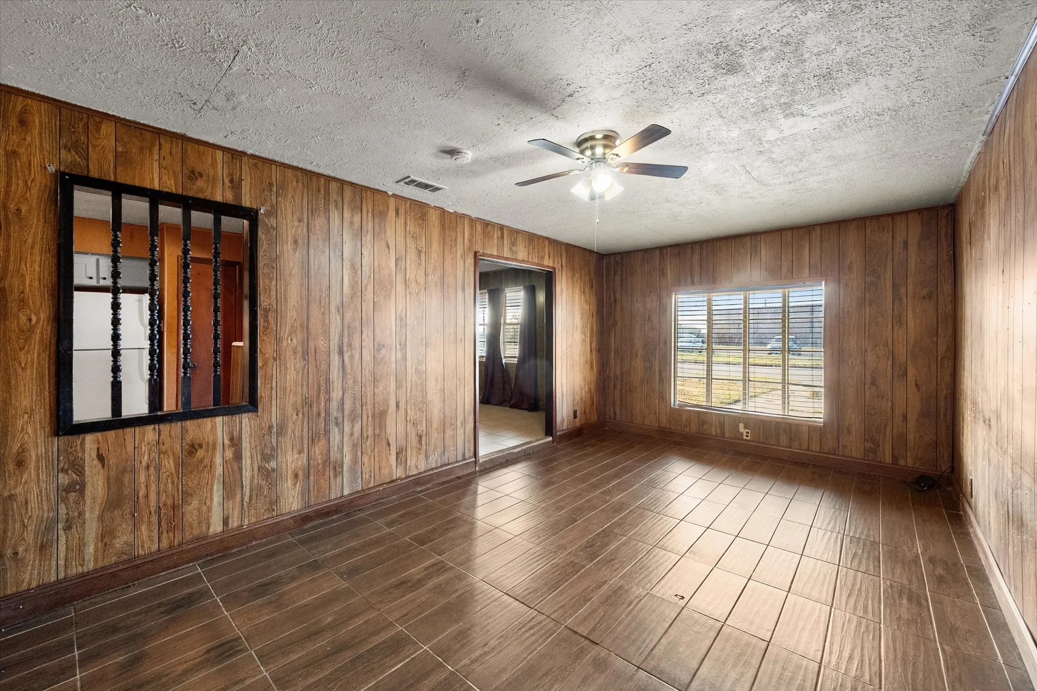 Single Family Residence For Sale in Navarro County , 1204 E 13th Avenue, Corsicana, Texas 75110, 3 Bedroom, 1 Bathroom, Garage spaces, 1,269 Sqft, built in 1970, mls#21365579, Real Estate Agent in Corsicana, Homes For Sale in Navarro county, Homes For Sale in Corsicana, Realtor in Corsicana Texas, Real Estate Brokerage Independent Realty Texas, Luminita Cordes Realtor