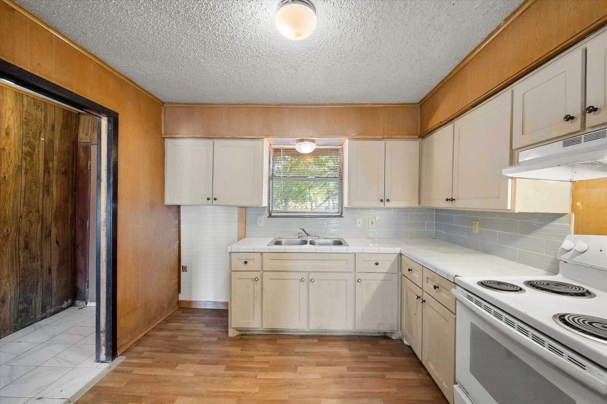 Single Family Residence For Sale in Navarro County , 1204 E 13th Avenue, Corsicana, Texas 75110, 3 Bedroom, 1 Bathroom, Garage spaces, 1,269 Sqft, built in 1970, mls#21365579, Real Estate Agent in Corsicana, Homes For Sale in Navarro county, Homes For Sale in Corsicana, Realtor in Corsicana Texas, Real Estate Brokerage Independent Realty Texas, Luminita Cordes Realtor