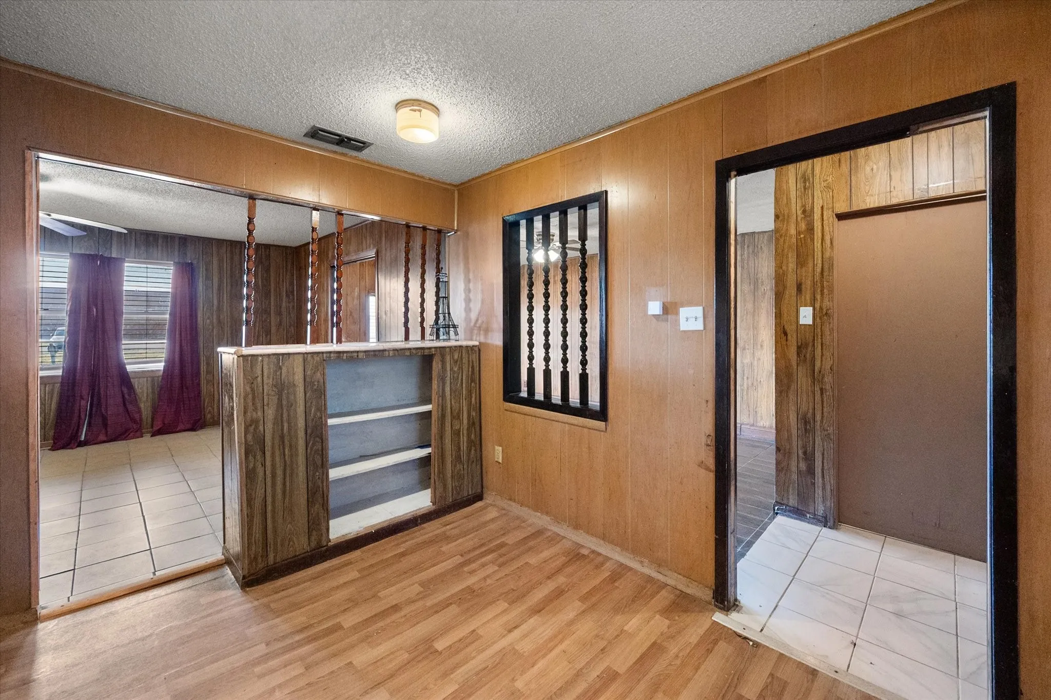 Single Family Residence For Sale in Navarro County , 1204 E 13th Avenue, Corsicana, Texas 75110, 3 Bedroom, 1 Bathroom, Garage spaces, 1,269 Sqft, built in 1970, mls#21365579, Real Estate Agent in Corsicana, Homes For Sale in Navarro county, Homes For Sale in Corsicana, Realtor in Corsicana Texas, Real Estate Brokerage Independent Realty Texas, Luminita Cordes Realtor