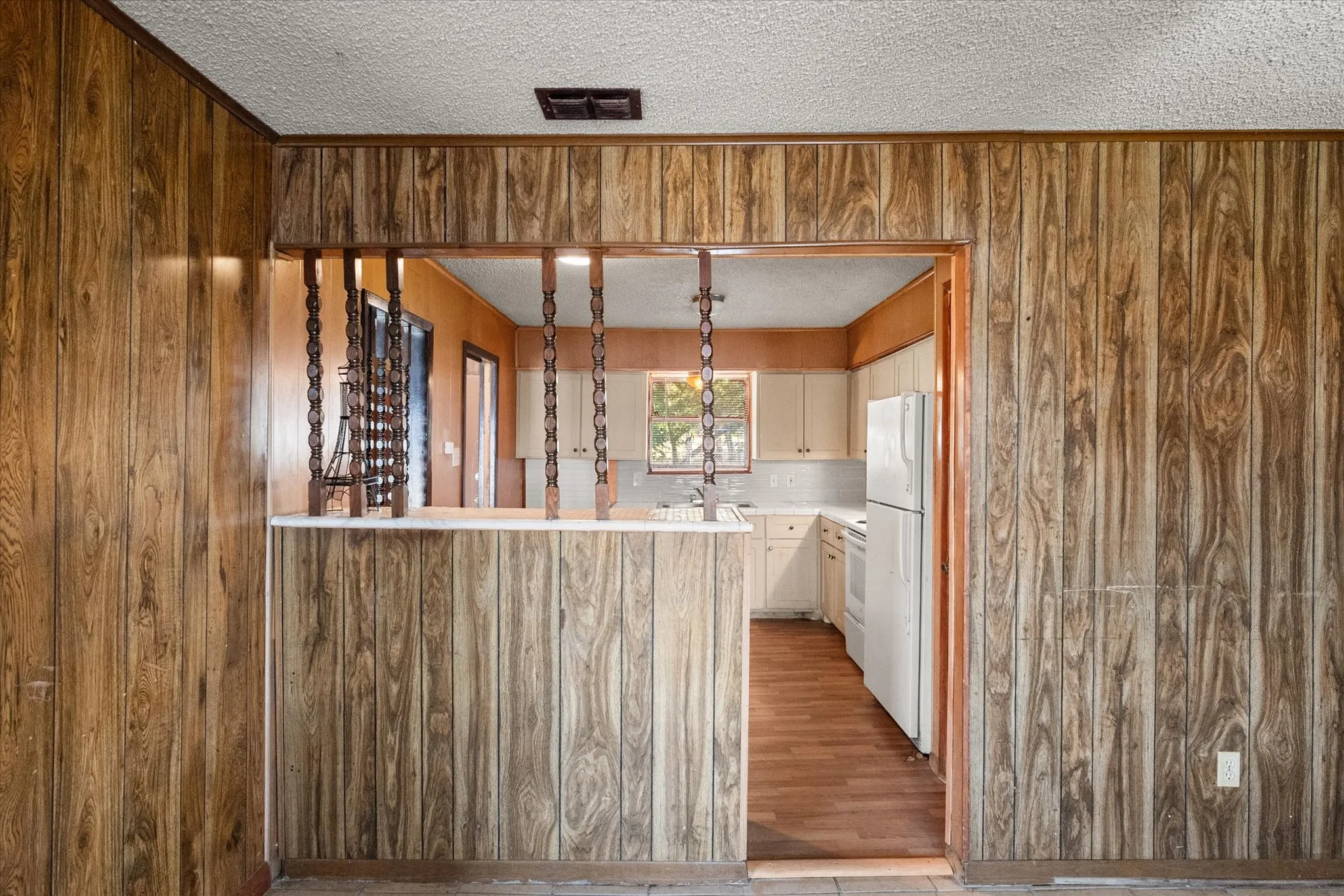 Single Family Residence For Sale in Navarro County , 1204 E 13th Avenue, Corsicana, Texas 75110, 3 Bedroom, 1 Bathroom, Garage spaces, 1,269 Sqft, built in 1970, mls#21365579, Real Estate Agent in Corsicana, Homes For Sale in Navarro county, Homes For Sale in Corsicana, Realtor in Corsicana Texas, Real Estate Brokerage Independent Realty Texas, Luminita Cordes Realtor