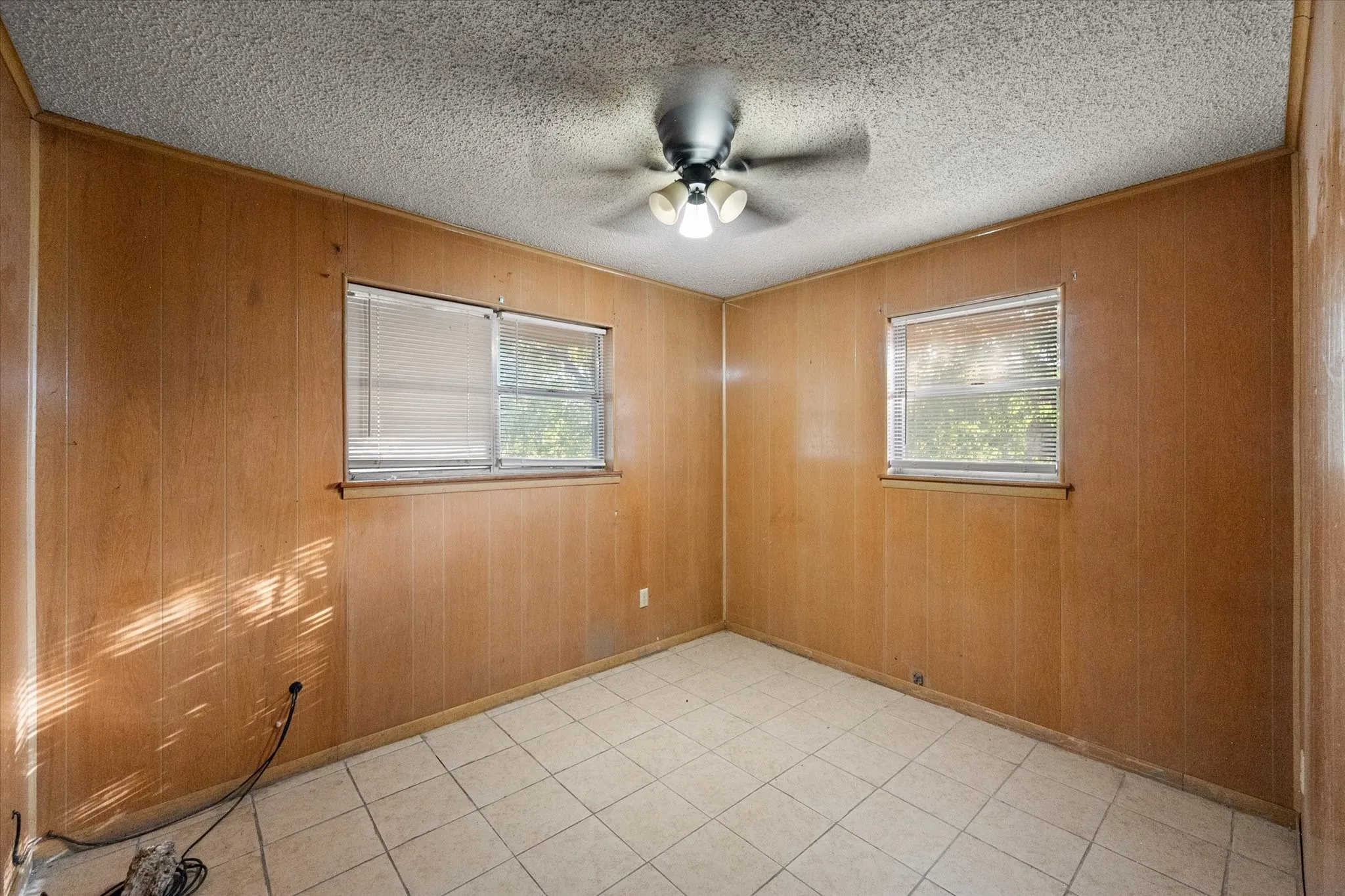 Single Family Residence For Sale in Navarro County , 1204 E 13th Avenue, Corsicana, Texas 75110, 3 Bedroom, 1 Bathroom, Garage spaces, 1,269 Sqft, built in 1970, mls#21365579, Real Estate Agent in Corsicana, Homes For Sale in Navarro county, Homes For Sale in Corsicana, Realtor in Corsicana Texas, Real Estate Brokerage Independent Realty Texas, Luminita Cordes Realtor
