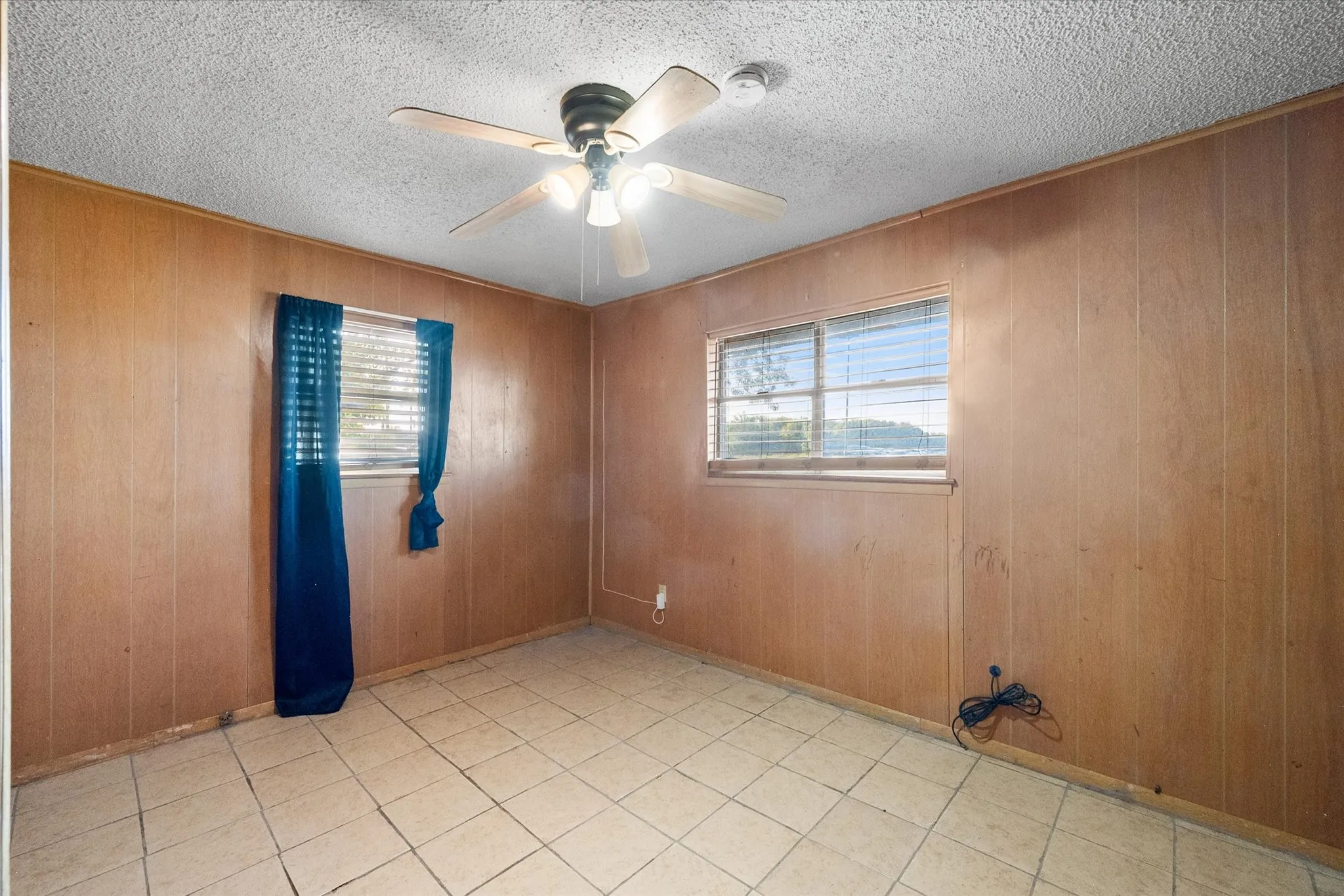 Single Family Residence For Sale in Navarro County , 1204 E 13th Avenue, Corsicana, Texas 75110, 3 Bedroom, 1 Bathroom, Garage spaces, 1,269 Sqft, built in 1970, mls#21365579, Real Estate Agent in Corsicana, Homes For Sale in Navarro county, Homes For Sale in Corsicana, Realtor in Corsicana Texas, Real Estate Brokerage Independent Realty Texas, Luminita Cordes Realtor