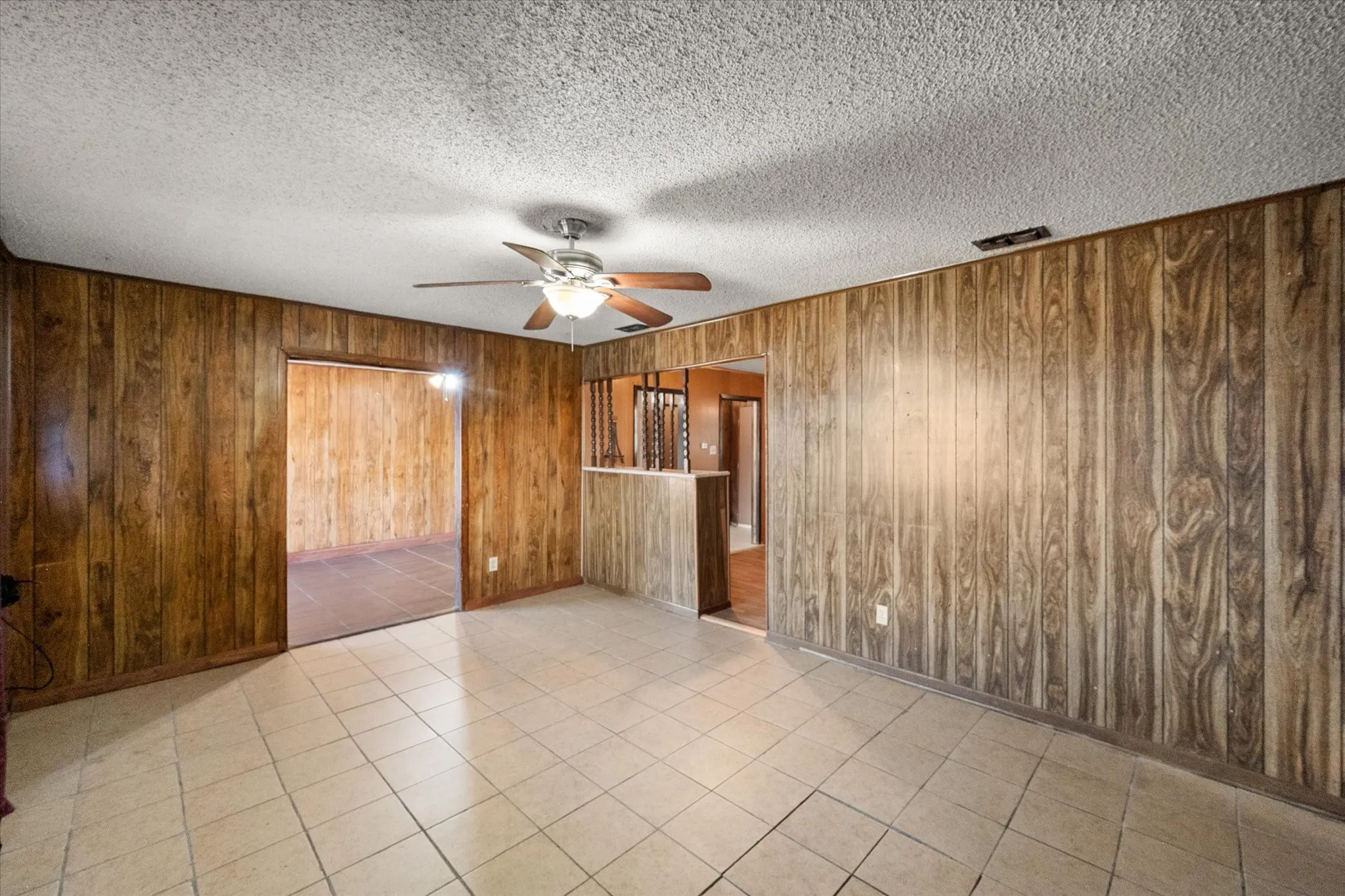 Single Family Residence For Sale in Navarro County , 1204 E 13th Avenue, Corsicana, Texas 75110, 3 Bedroom, 1 Bathroom, Garage spaces, 1,269 Sqft, built in 1970, mls#21365579, Real Estate Agent in Corsicana, Homes For Sale in Navarro county, Homes For Sale in Corsicana, Realtor in Corsicana Texas, Real Estate Brokerage Independent Realty Texas, Luminita Cordes Realtor