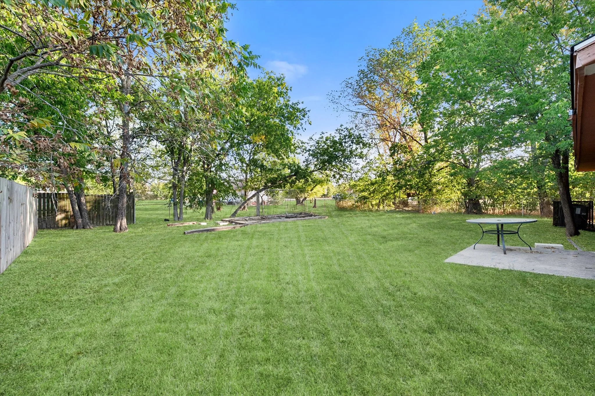 Single Family Residence For Sale in Navarro County , 1204 E 13th Avenue, Corsicana, Texas 75110, 3 Bedroom, 1 Bathroom, Garage spaces, 1,269 Sqft, built in 1970, mls#21365579, Real Estate Agent in Corsicana, Homes For Sale in Navarro county, Homes For Sale in Corsicana, Realtor in Corsicana Texas, Real Estate Brokerage Independent Realty Texas, Luminita Cordes Realtor