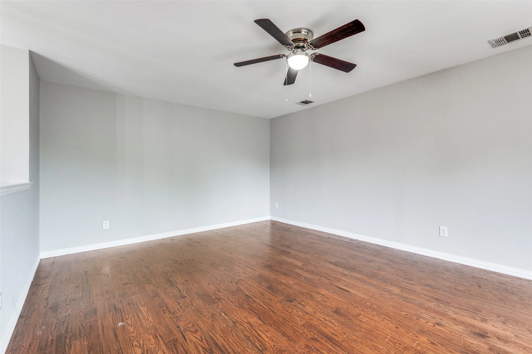 Single Family Residence For Rent in Tarrant County , 414 Ridgegate Drive, Keller, Texas 76248, 5 Bedroom, 3 Bathroom, 2 Garage spaces, 3,285 Sqft, built in 1997, mls#21368612, Real Estate Agent in Keller, Homes For Rent in Tarrant county, Homes For Rent in Keller, Realtor in Keller Texas, Real Estate Brokerage Independent Realty Texas, Luminita Cordes Realtor
