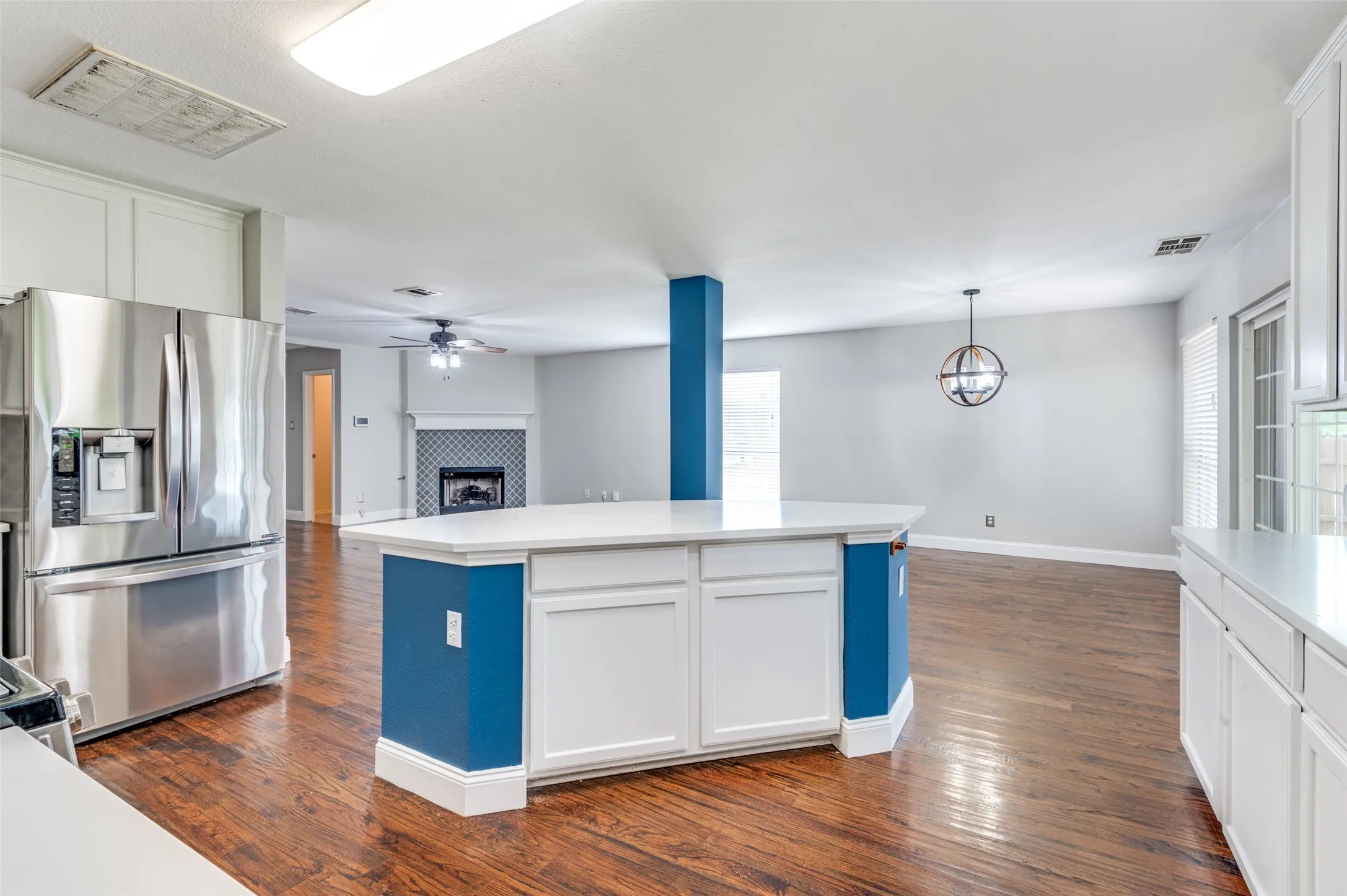 Single Family Residence For Rent in Tarrant County , 414 Ridgegate Drive, Keller, Texas 76248, 5 Bedroom, 3 Bathroom, 2 Garage spaces, 3,285 Sqft, built in 1997, mls#21368612, Real Estate Agent in Keller, Homes For Rent in Tarrant county, Homes For Rent in Keller, Realtor in Keller Texas, Real Estate Brokerage Independent Realty Texas, Luminita Cordes Realtor