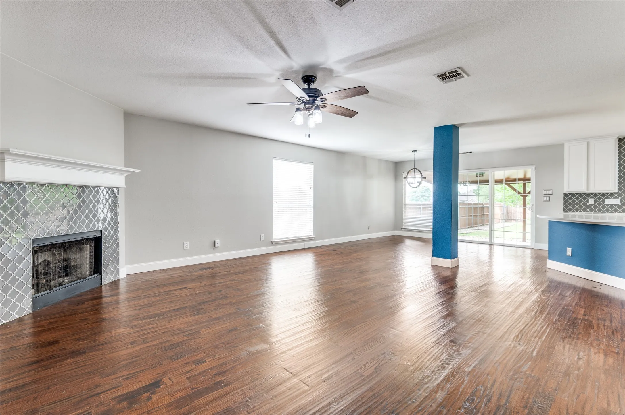 Single Family Residence For Rent in Tarrant County , 414 Ridgegate Drive, Keller, Texas 76248, 5 Bedroom, 3 Bathroom, 2 Garage spaces, 3,285 Sqft, built in 1997, mls#21368612, Real Estate Agent in Keller, Homes For Rent in Tarrant county, Homes For Rent in Keller, Realtor in Keller Texas, Real Estate Brokerage Independent Realty Texas, Luminita Cordes Realtor