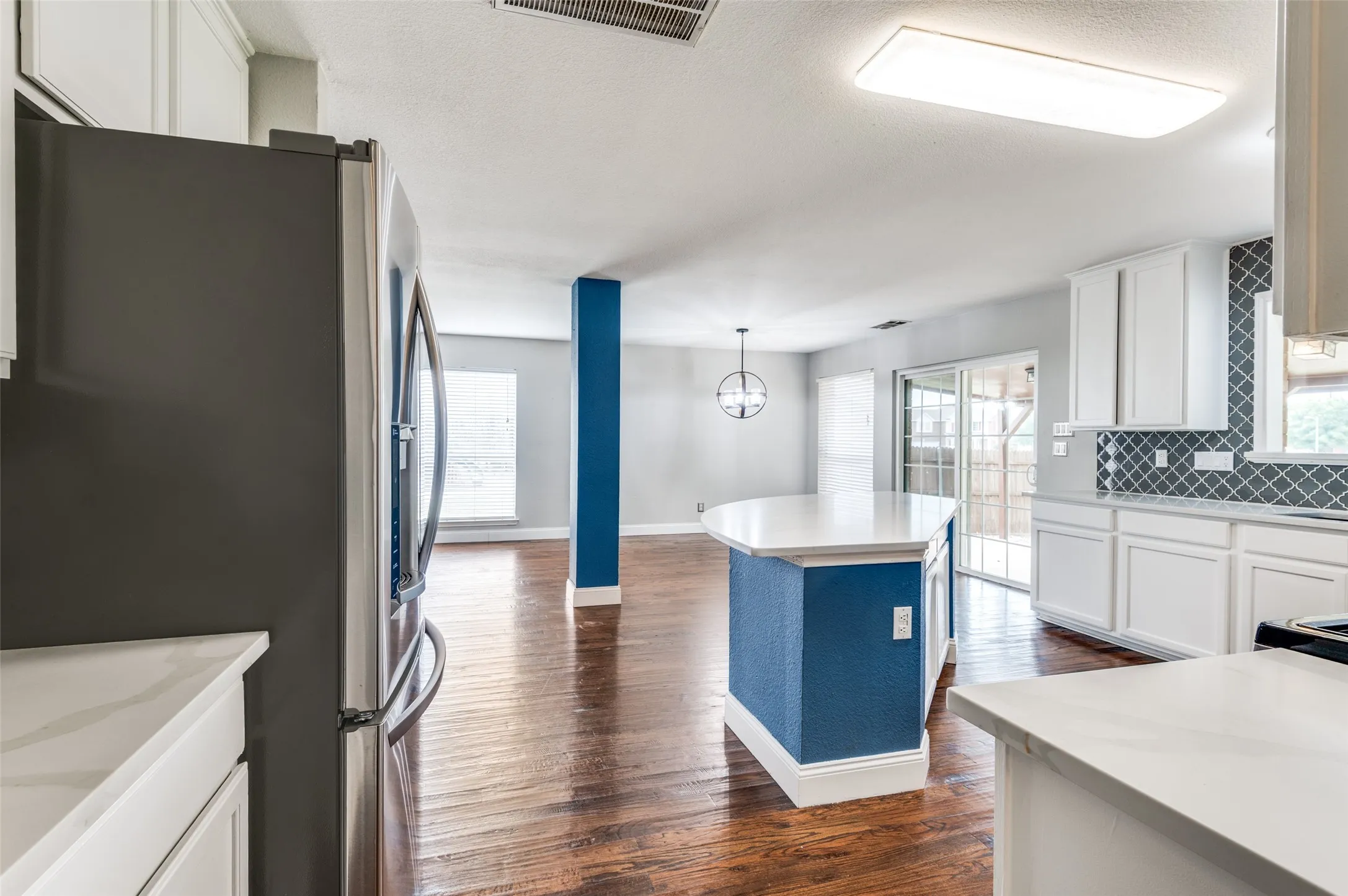 Single Family Residence For Rent in Tarrant County , 414 Ridgegate Drive, Keller, Texas 76248, 5 Bedroom, 3 Bathroom, 2 Garage spaces, 3,285 Sqft, built in 1997, mls#21368612, Real Estate Agent in Keller, Homes For Rent in Tarrant county, Homes For Rent in Keller, Realtor in Keller Texas, Real Estate Brokerage Independent Realty Texas, Luminita Cordes Realtor