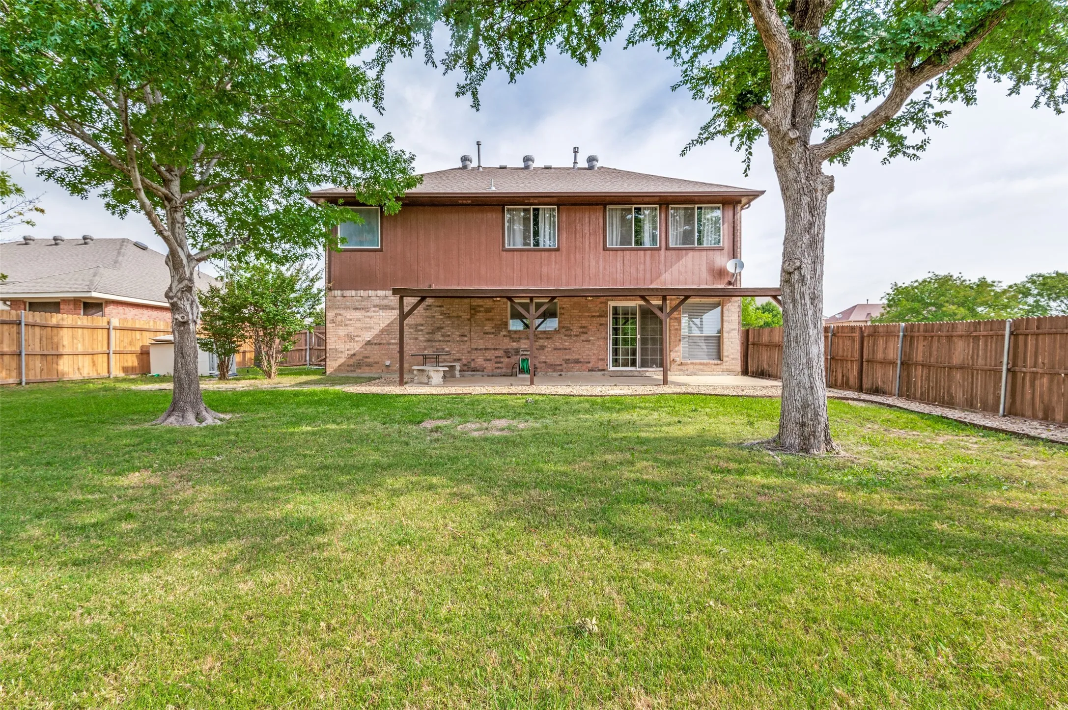 Single Family Residence For Rent in Tarrant County , 414 Ridgegate Drive, Keller, Texas 76248, 5 Bedroom, 3 Bathroom, 2 Garage spaces, 3,285 Sqft, built in 1997, mls#21368612, Real Estate Agent in Keller, Homes For Rent in Tarrant county, Homes For Rent in Keller, Realtor in Keller Texas, Real Estate Brokerage Independent Realty Texas, Luminita Cordes Realtor