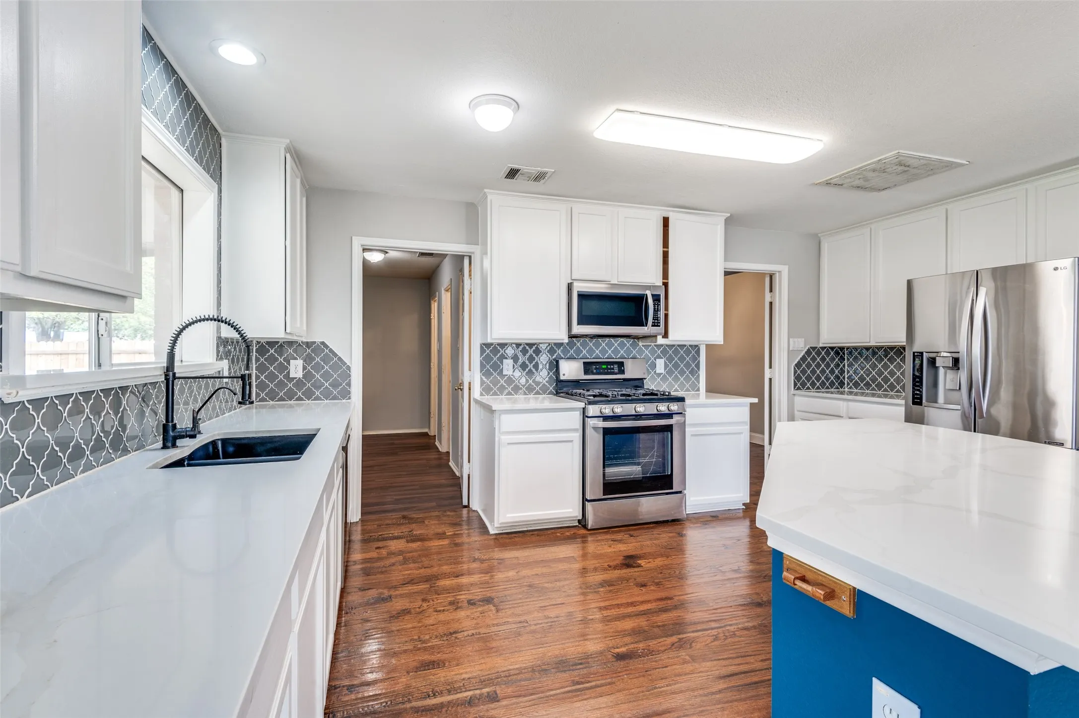 Single Family Residence For Rent in Tarrant County , 414 Ridgegate Drive, Keller, Texas 76248, 5 Bedroom, 3 Bathroom, 2 Garage spaces, 3,285 Sqft, built in 1997, mls#21368612, Real Estate Agent in Keller, Homes For Rent in Tarrant county, Homes For Rent in Keller, Realtor in Keller Texas, Real Estate Brokerage Independent Realty Texas, Luminita Cordes Realtor