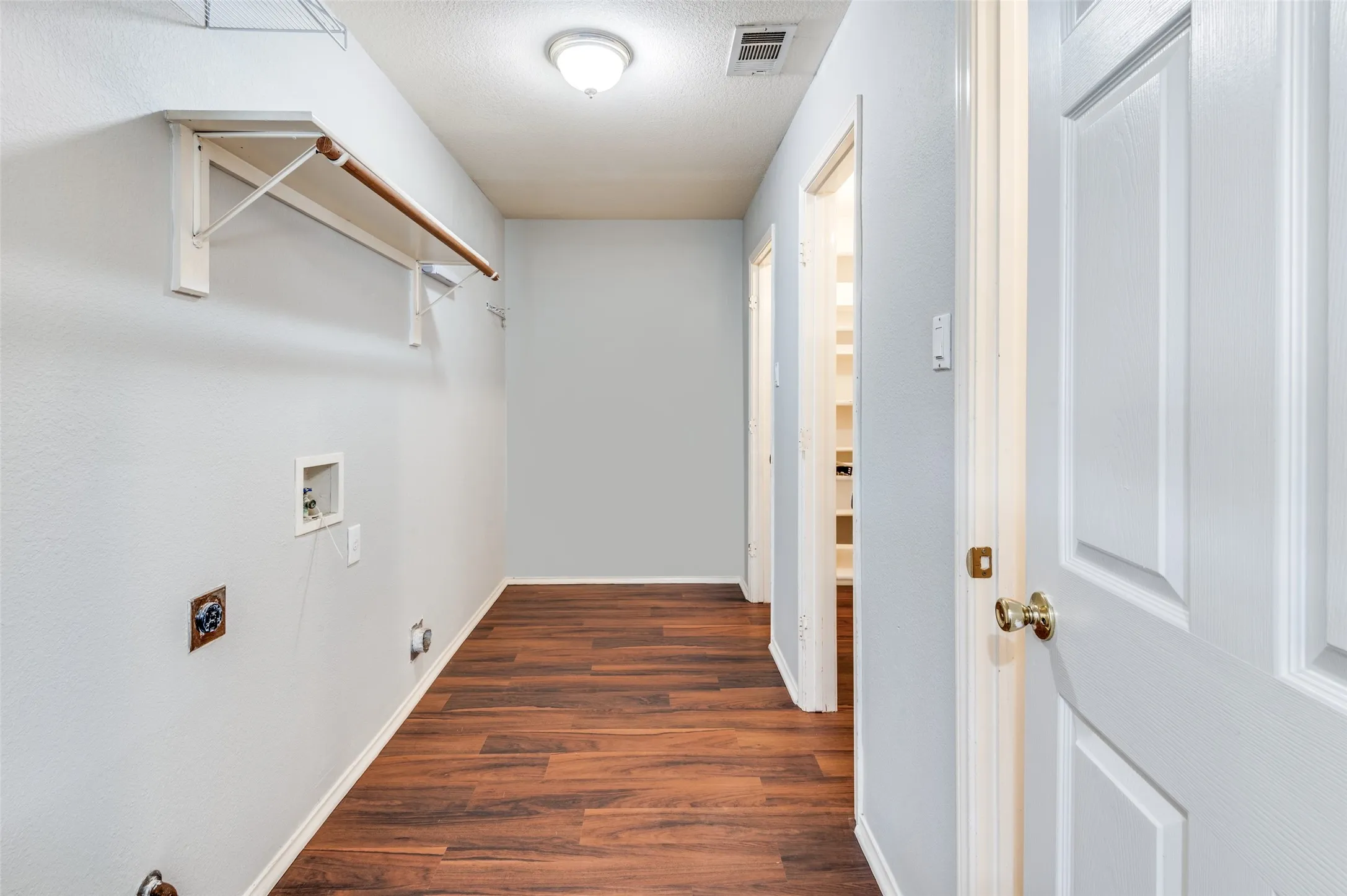 Single Family Residence For Rent in Tarrant County , 414 Ridgegate Drive, Keller, Texas 76248, 5 Bedroom, 3 Bathroom, 2 Garage spaces, 3,285 Sqft, built in 1997, mls#21368612, Real Estate Agent in Keller, Homes For Rent in Tarrant county, Homes For Rent in Keller, Realtor in Keller Texas, Real Estate Brokerage Independent Realty Texas, Luminita Cordes Realtor