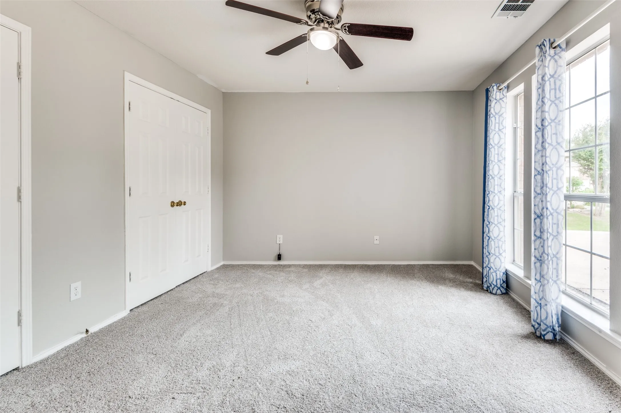 Single Family Residence For Rent in Tarrant County , 414 Ridgegate Drive, Keller, Texas 76248, 5 Bedroom, 3 Bathroom, 2 Garage spaces, 3,285 Sqft, built in 1997, mls#21368612, Real Estate Agent in Keller, Homes For Rent in Tarrant county, Homes For Rent in Keller, Realtor in Keller Texas, Real Estate Brokerage Independent Realty Texas, Luminita Cordes Realtor