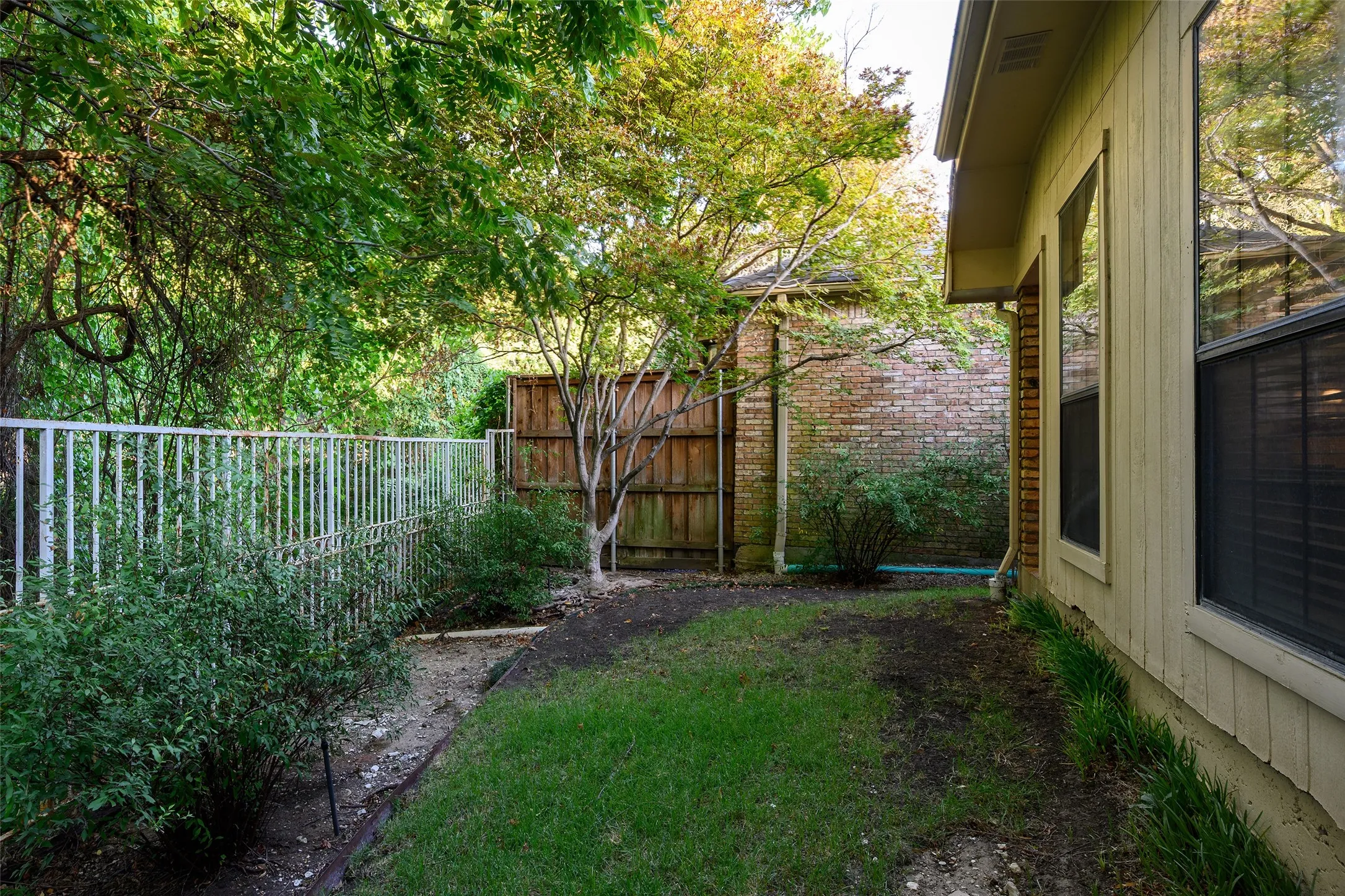 Single Family Residence For Sale in Dallas County , 11904 Forest Lakes Lane, Dallas, Texas 75230, 3 Bedroom, 4 Bathroom, 2 Garage spaces, 3,417 Sqft, built in 1985, mls#21368593, Real Estate Agent in Dallas, Homes For Sale in Dallas county, Homes For Sale in Dallas, Realtor in Dallas Texas, Real Estate Brokerage Independent Realty Texas, Luminita Cordes Realtor