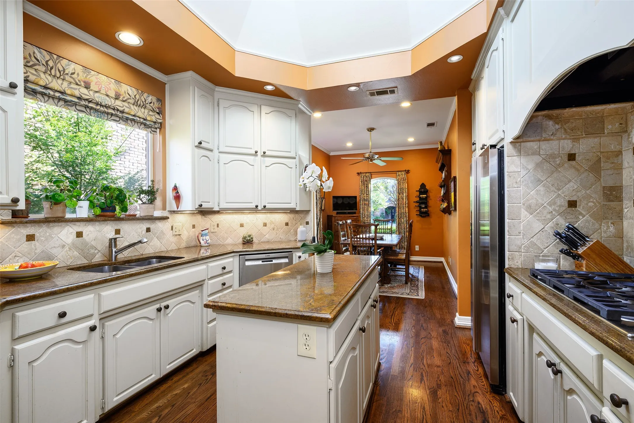 Single Family Residence For Sale in Dallas County , 11904 Forest Lakes Lane, Dallas, Texas 75230, 3 Bedroom, 4 Bathroom, 2 Garage spaces, 3,417 Sqft, built in 1985, mls#21368593, Real Estate Agent in Dallas, Homes For Sale in Dallas county, Homes For Sale in Dallas, Realtor in Dallas Texas, Real Estate Brokerage Independent Realty Texas, Luminita Cordes Realtor