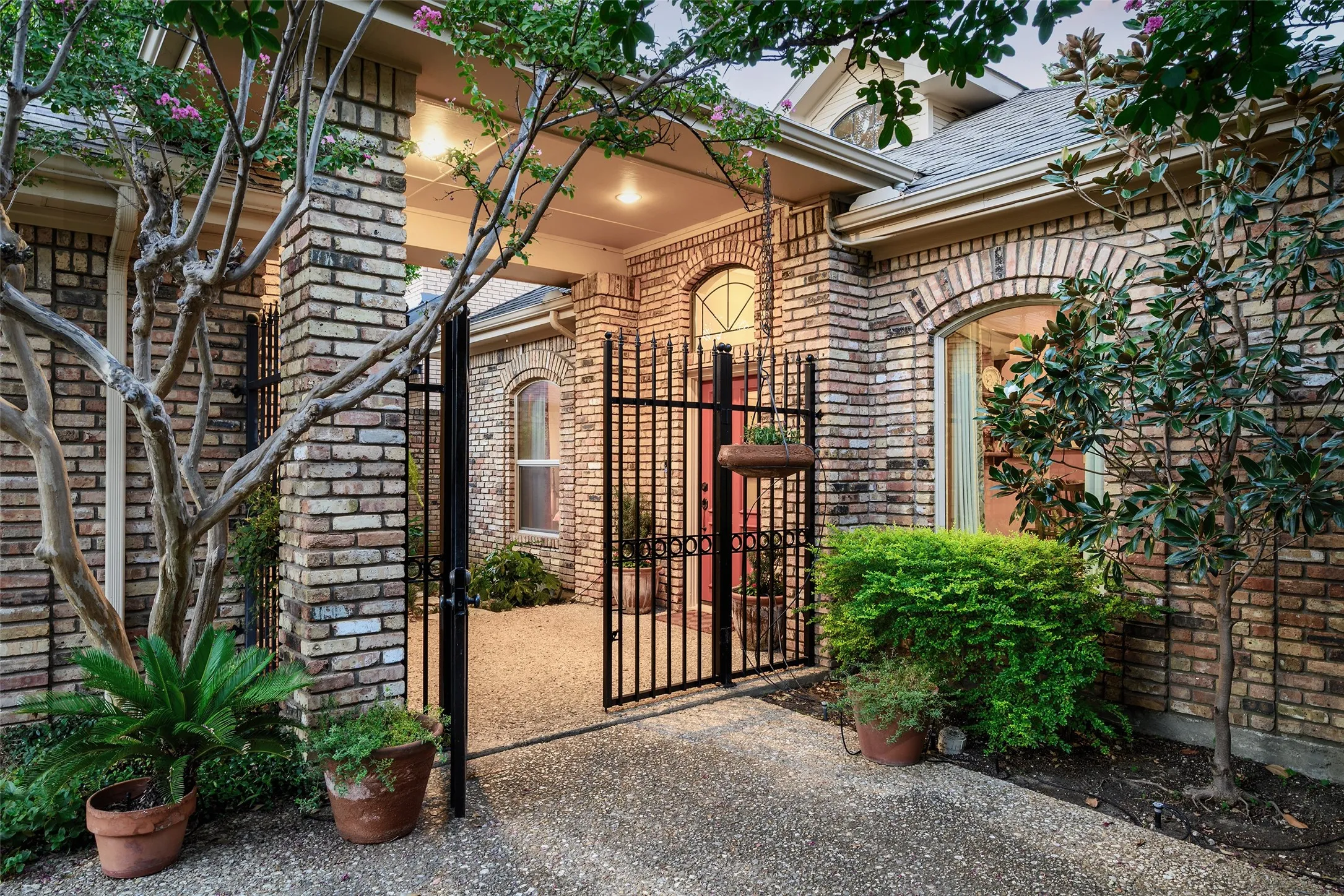 Single Family Residence For Sale in Dallas County , 11904 Forest Lakes Lane, Dallas, Texas 75230, 3 Bedroom, 4 Bathroom, 2 Garage spaces, 3,417 Sqft, built in 1985, mls#21368593, Real Estate Agent in Dallas, Homes For Sale in Dallas county, Homes For Sale in Dallas, Realtor in Dallas Texas, Real Estate Brokerage Independent Realty Texas, Luminita Cordes Realtor