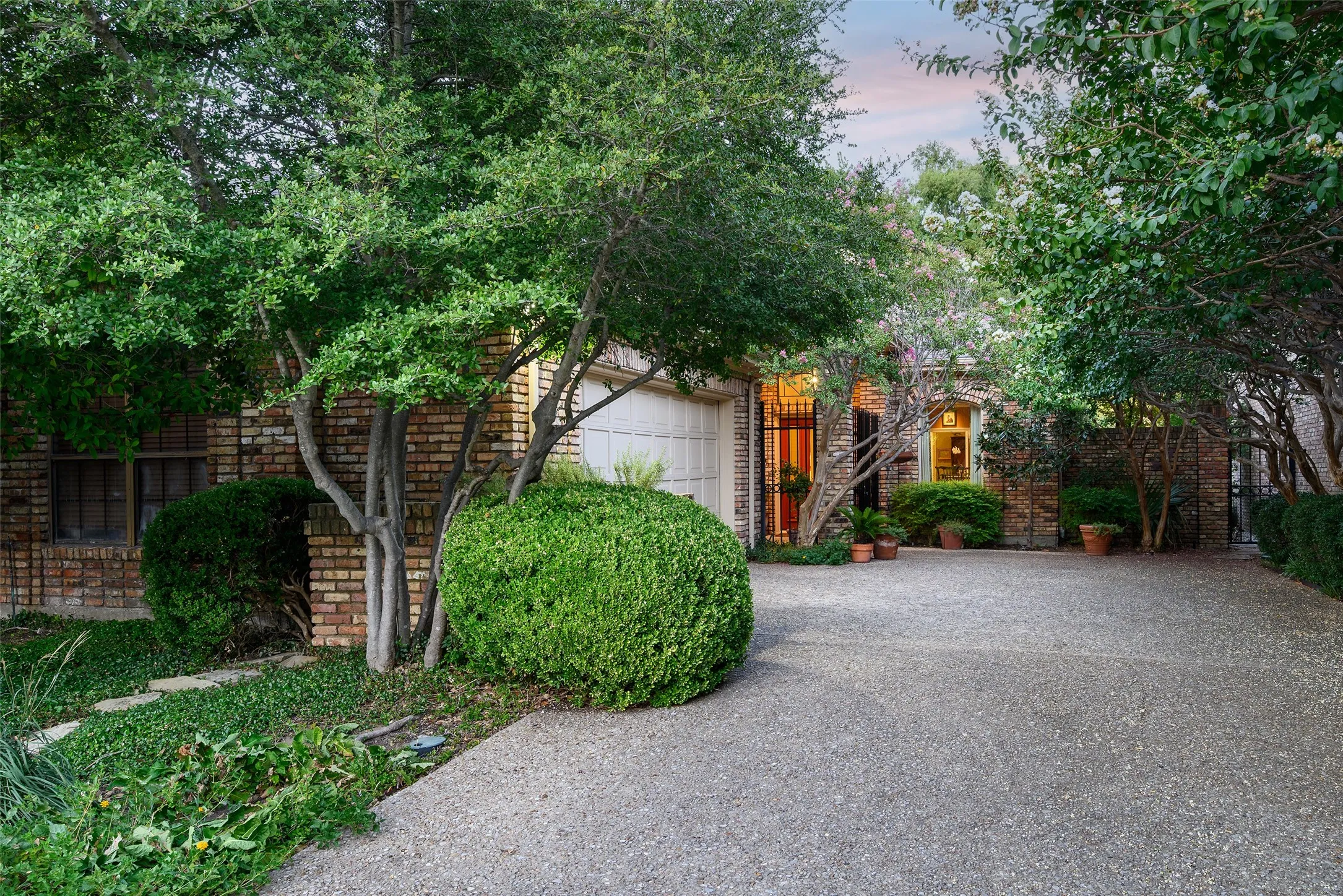Single Family Residence For Sale in Dallas County , 11904 Forest Lakes Lane, Dallas, Texas 75230, 3 Bedroom, 4 Bathroom, 2 Garage spaces, 3,417 Sqft, built in 1985, mls#21368593, Real Estate Agent in Dallas, Homes For Sale in Dallas county, Homes For Sale in Dallas, Realtor in Dallas Texas, Real Estate Brokerage Independent Realty Texas, Luminita Cordes Realtor