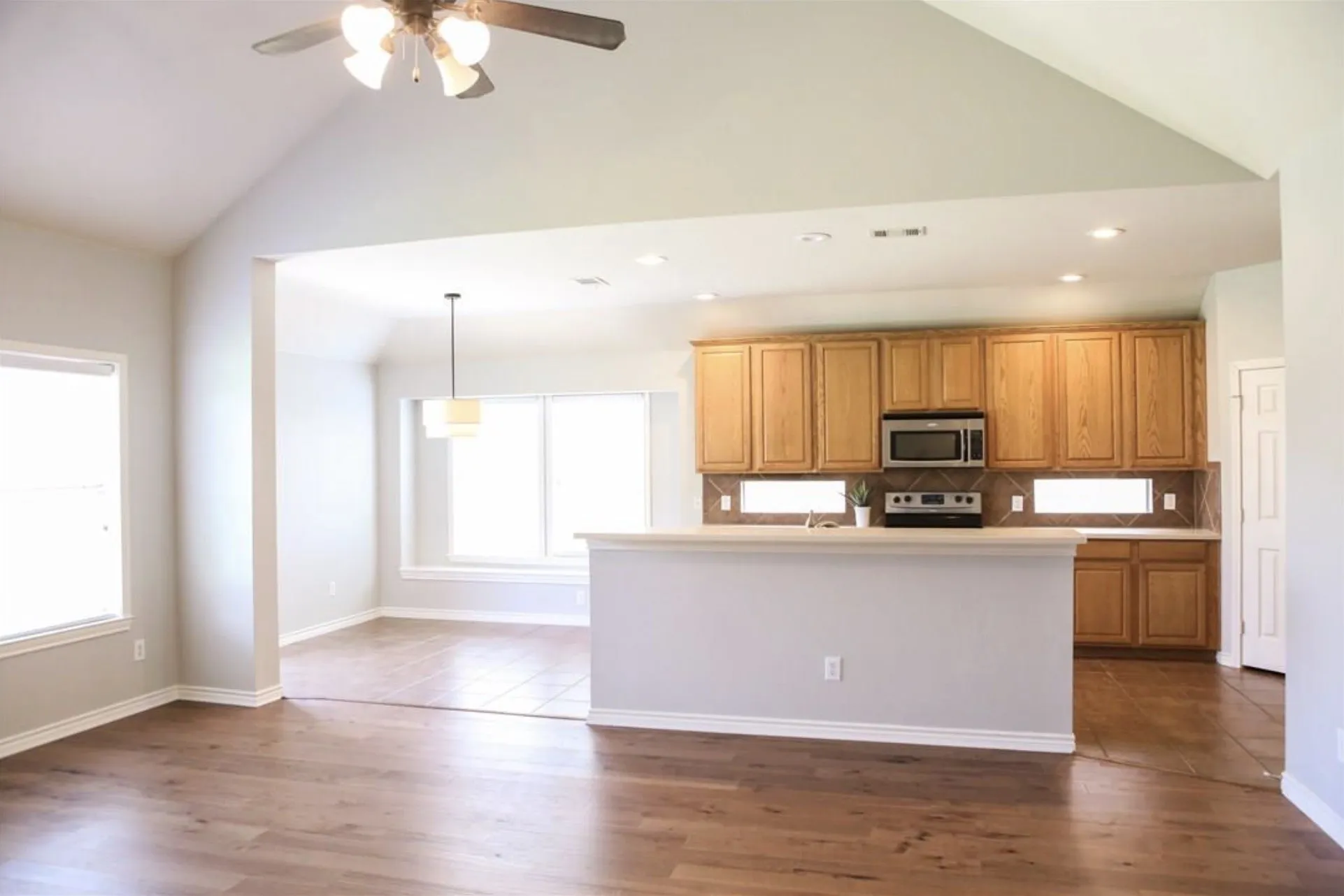 Single Family Residence For Sale in Denton County , 5716 Balmorhea Drive, Denton, Texas 76226, 3 Bedroom, 2 Bathroom, 2 Garage spaces, 1,520 Sqft, built in 2007, mls#21367518, Real Estate Agent in Denton, Homes For Sale in Denton county, Homes For Sale in Denton, Realtor in Denton Texas, Real Estate Brokerage Independent Realty Texas, Luminita Cordes Realtor