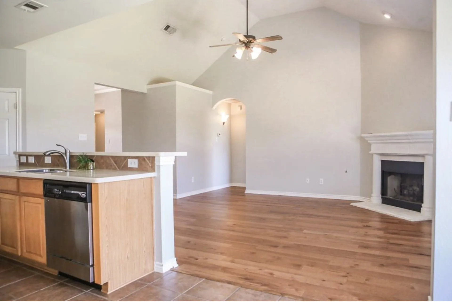 Single Family Residence For Sale in Denton County , 5716 Balmorhea Drive, Denton, Texas 76226, 3 Bedroom, 2 Bathroom, 2 Garage spaces, 1,520 Sqft, built in 2007, mls#21367518, Real Estate Agent in Denton, Homes For Sale in Denton county, Homes For Sale in Denton, Realtor in Denton Texas, Real Estate Brokerage Independent Realty Texas, Luminita Cordes Realtor