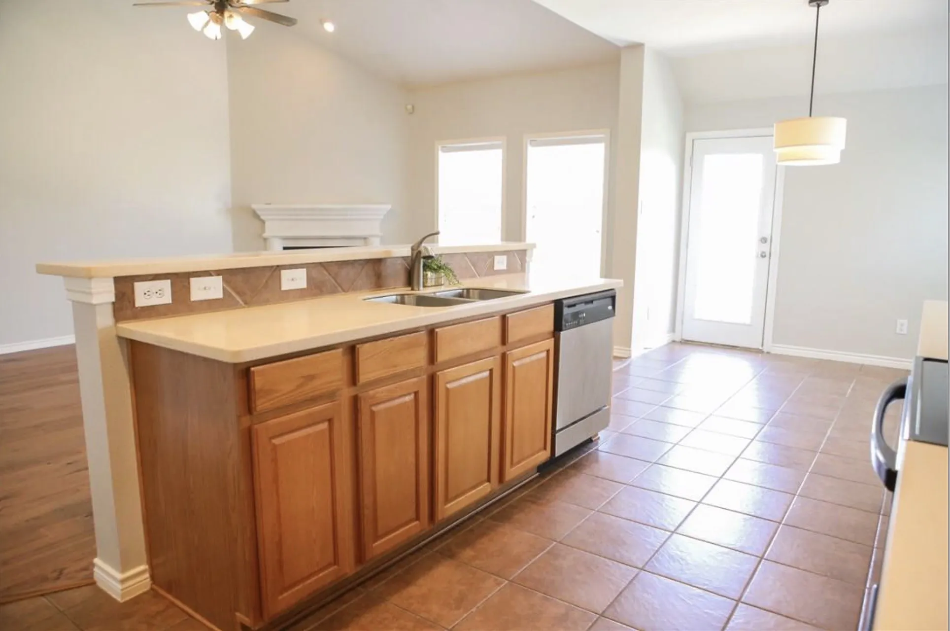 Single Family Residence For Sale in Denton County , 5716 Balmorhea Drive, Denton, Texas 76226, 3 Bedroom, 2 Bathroom, 2 Garage spaces, 1,520 Sqft, built in 2007, mls#21367518, Real Estate Agent in Denton, Homes For Sale in Denton county, Homes For Sale in Denton, Realtor in Denton Texas, Real Estate Brokerage Independent Realty Texas, Luminita Cordes Realtor
