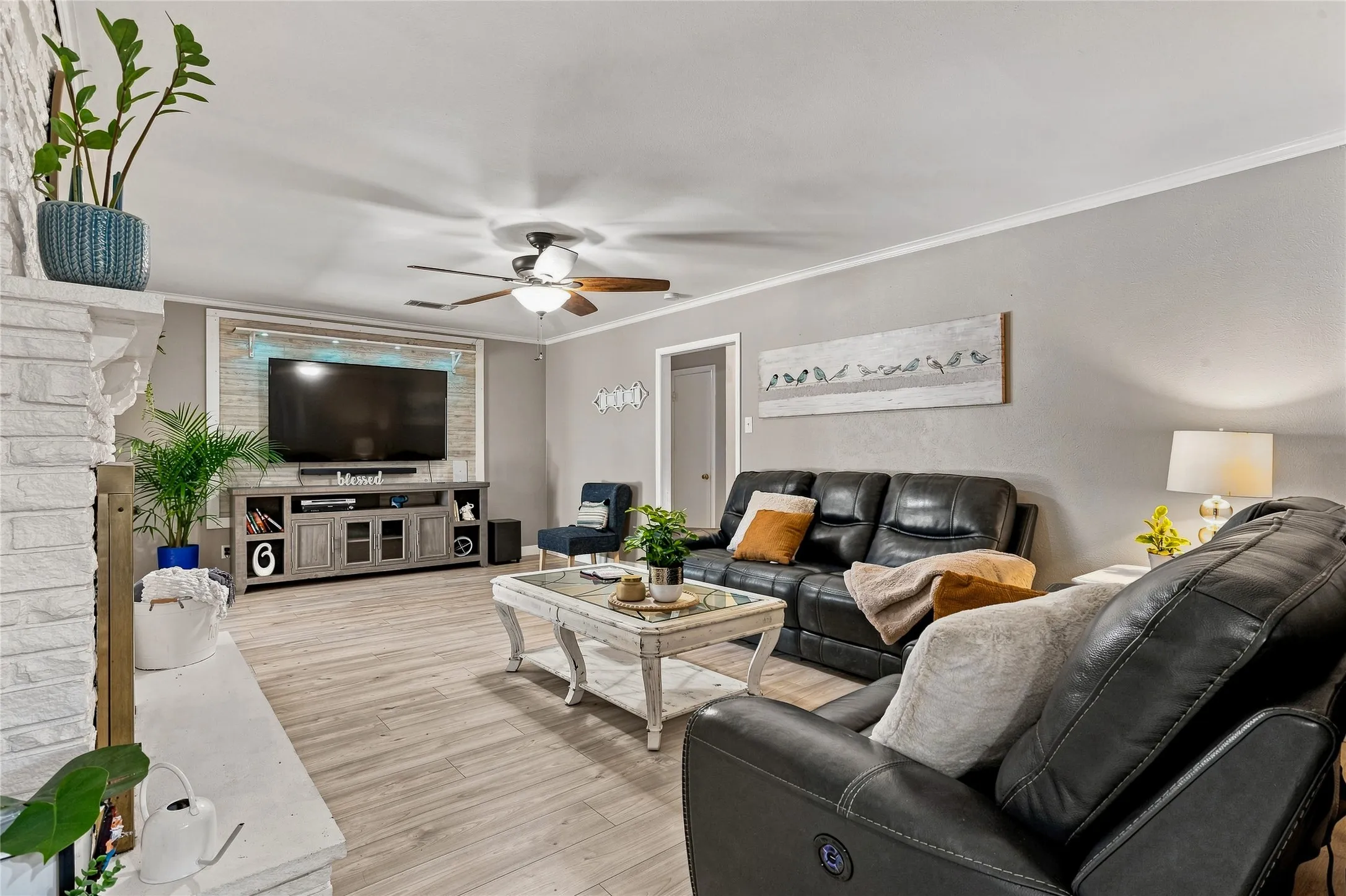 Single Family Residence For Sale in Dallas County , 1906 Patton Drive, Garland, Texas 75042, 3 Bedroom, 2 Bathroom, 2 Garage spaces, 1,791 Sqft, built in 1962, mls#21361170, Real Estate Agent in Garland, Homes For Sale in Dallas county, Homes For Sale in Garland, Realtor in Garland Texas, Real Estate Brokerage Independent Realty Texas, Luminita Cordes Realtor