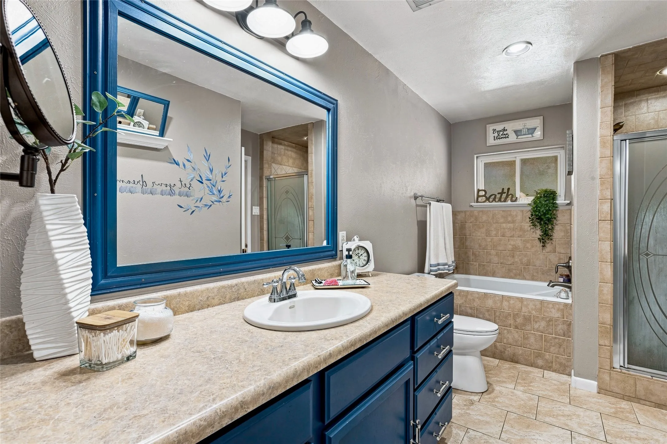 Single Family Residence For Sale in Dallas County , 1906 Patton Drive, Garland, Texas 75042, 3 Bedroom, 2 Bathroom, 2 Garage spaces, 1,791 Sqft, built in 1962, mls#21361170, Real Estate Agent in Garland, Homes For Sale in Dallas county, Homes For Sale in Garland, Realtor in Garland Texas, Real Estate Brokerage Independent Realty Texas, Luminita Cordes Realtor