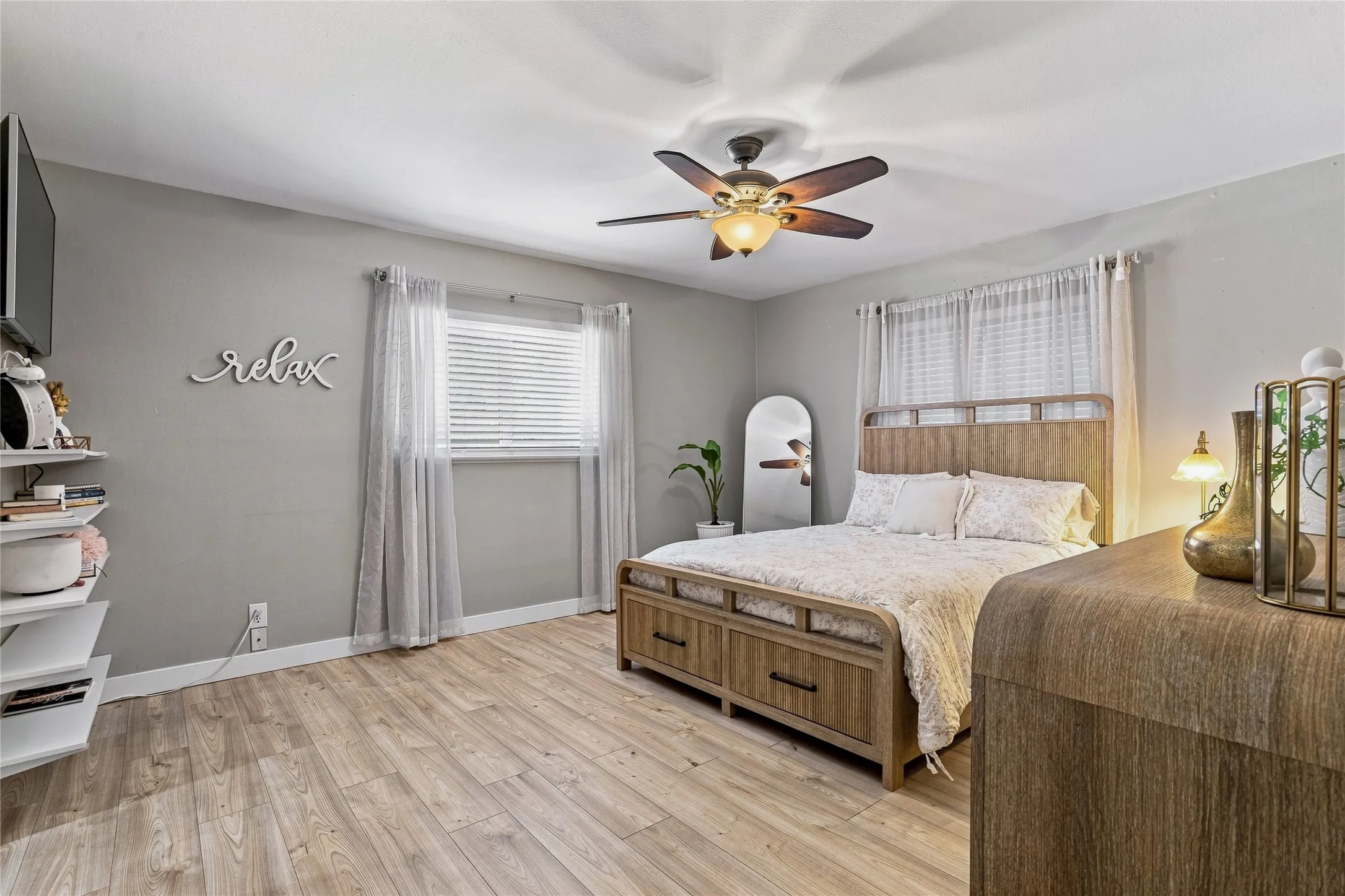 Single Family Residence For Sale in Dallas County , 1906 Patton Drive, Garland, Texas 75042, 3 Bedroom, 2 Bathroom, 2 Garage spaces, 1,791 Sqft, built in 1962, mls#21361170, Real Estate Agent in Garland, Homes For Sale in Dallas county, Homes For Sale in Garland, Realtor in Garland Texas, Real Estate Brokerage Independent Realty Texas, Luminita Cordes Realtor