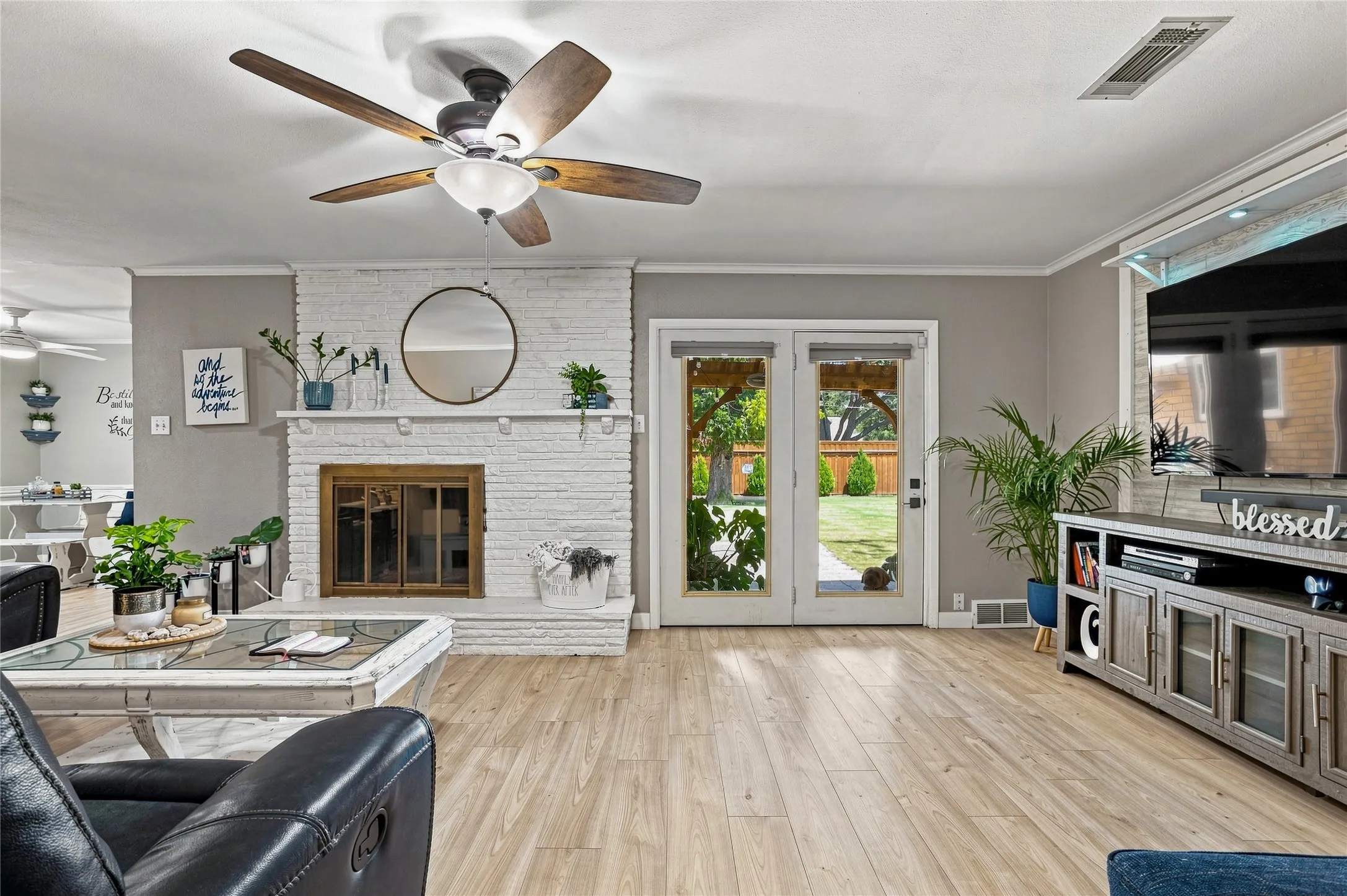 Single Family Residence For Sale in Dallas County , 1906 Patton Drive, Garland, Texas 75042, 3 Bedroom, 2 Bathroom, 2 Garage spaces, 1,791 Sqft, built in 1962, mls#21361170, Real Estate Agent in Garland, Homes For Sale in Dallas county, Homes For Sale in Garland, Realtor in Garland Texas, Real Estate Brokerage Independent Realty Texas, Luminita Cordes Realtor