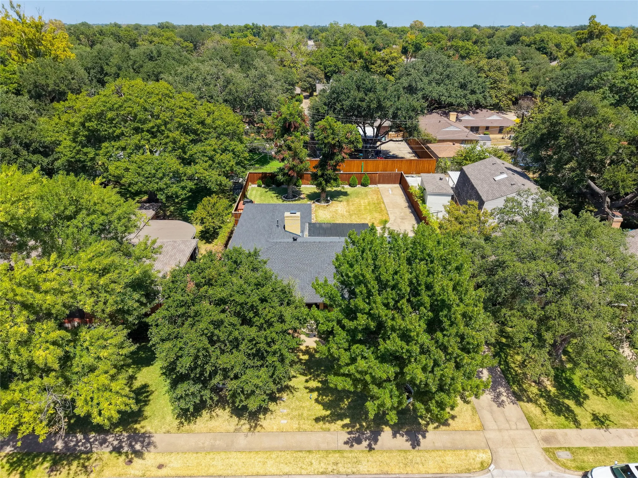 Single Family Residence For Sale in Dallas County , 1906 Patton Drive, Garland, Texas 75042, 3 Bedroom, 2 Bathroom, 2 Garage spaces, 1,791 Sqft, built in 1962, mls#21361170, Real Estate Agent in Garland, Homes For Sale in Dallas county, Homes For Sale in Garland, Realtor in Garland Texas, Real Estate Brokerage Independent Realty Texas, Luminita Cordes Realtor