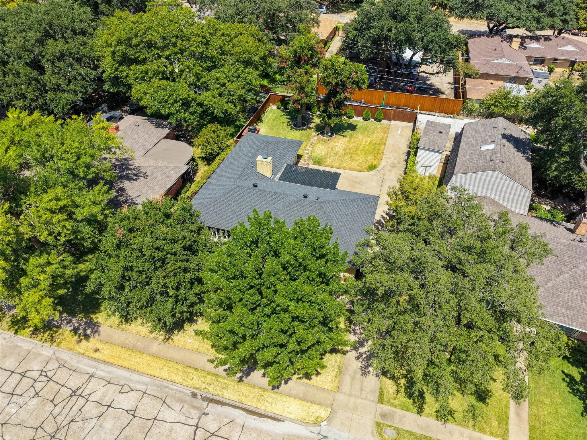 Single Family Residence For Sale in Dallas County , 1906 Patton Drive, Garland, Texas 75042, 3 Bedroom, 2 Bathroom, 2 Garage spaces, 1,791 Sqft, built in 1962, mls#21361170, Real Estate Agent in Garland, Homes For Sale in Dallas county, Homes For Sale in Garland, Realtor in Garland Texas, Real Estate Brokerage Independent Realty Texas, Luminita Cordes Realtor