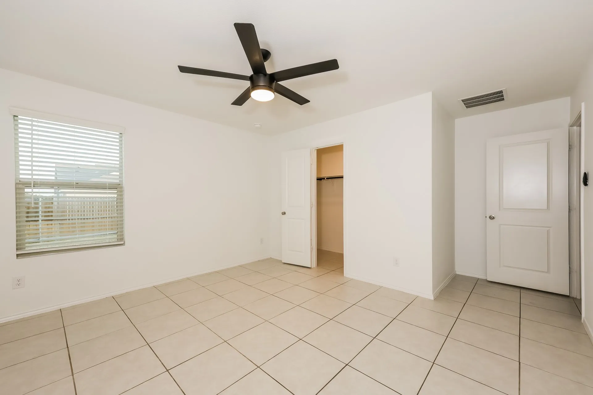 Single Family Residence For Rent in Denton County , 305 Dry Canyon Way, Fort Worth, Texas 76052, 3 Bedroom, 2 Bathroom, 2 Garage spaces, 1,603 Sqft, built in 2022, mls#21368623, Real Estate Agent in Fort Worth, Homes For Rent in Denton county, Homes For Rent in Fort Worth, Realtor in Fort Worth Texas, Real Estate Brokerage Independent Realty Texas, Luminita Cordes Realtor