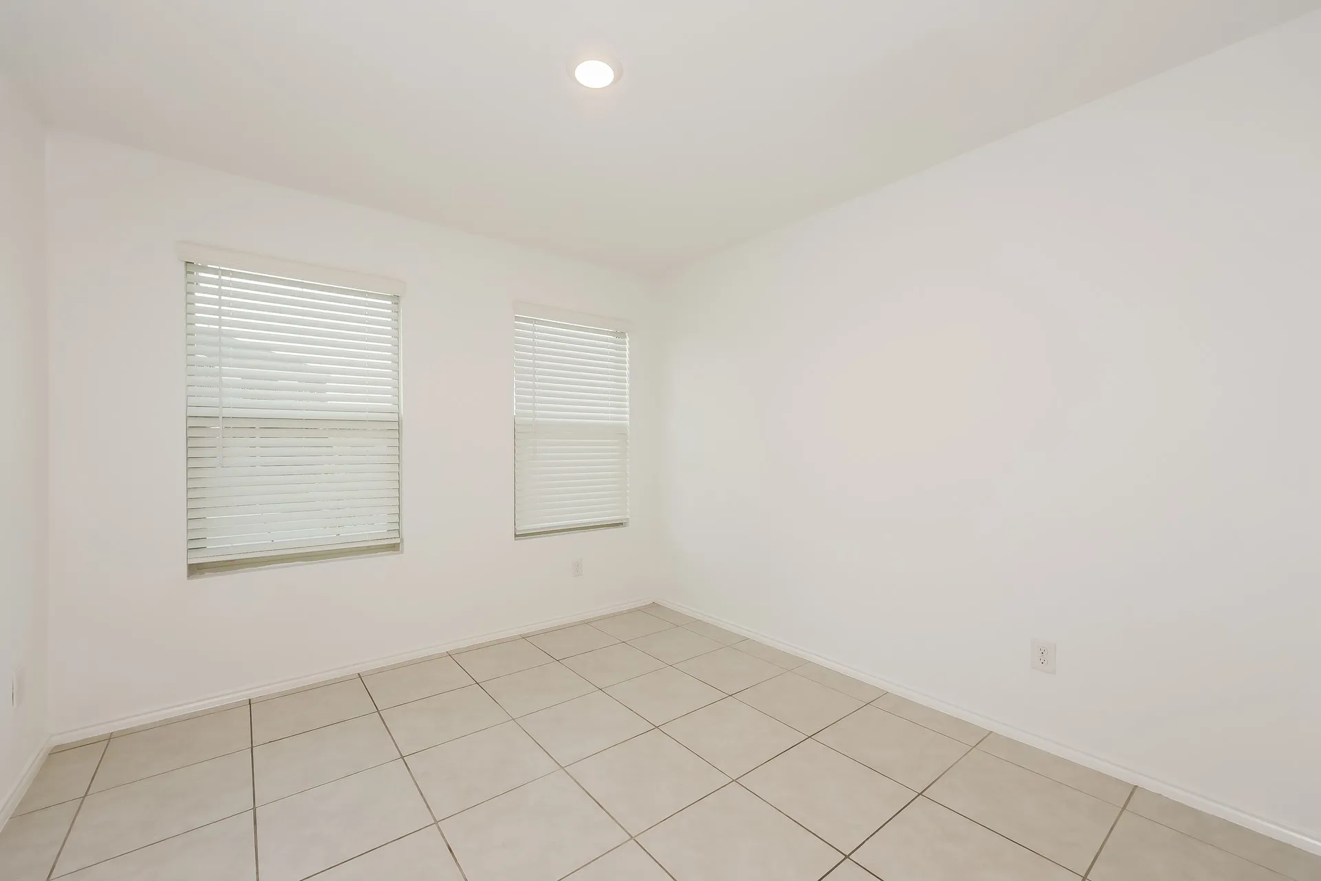 Single Family Residence For Rent in Denton County , 305 Dry Canyon Way, Fort Worth, Texas 76052, 3 Bedroom, 2 Bathroom, 2 Garage spaces, 1,603 Sqft, built in 2022, mls#21368623, Real Estate Agent in Fort Worth, Homes For Rent in Denton county, Homes For Rent in Fort Worth, Realtor in Fort Worth Texas, Real Estate Brokerage Independent Realty Texas, Luminita Cordes Realtor