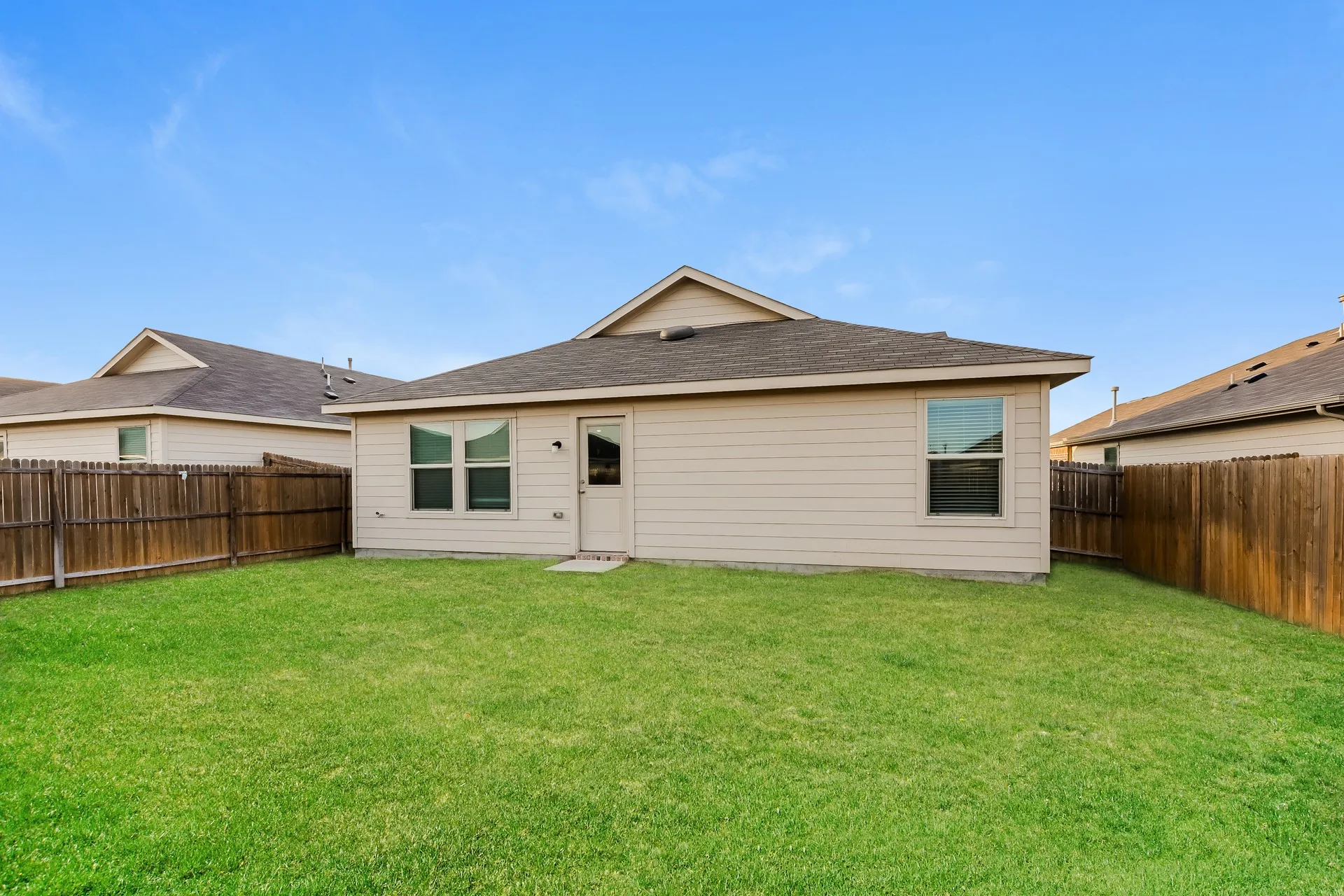 Single Family Residence For Rent in Denton County , 305 Dry Canyon Way, Fort Worth, Texas 76052, 3 Bedroom, 2 Bathroom, 2 Garage spaces, 1,603 Sqft, built in 2022, mls#21368623, Real Estate Agent in Fort Worth, Homes For Rent in Denton county, Homes For Rent in Fort Worth, Realtor in Fort Worth Texas, Real Estate Brokerage Independent Realty Texas, Luminita Cordes Realtor