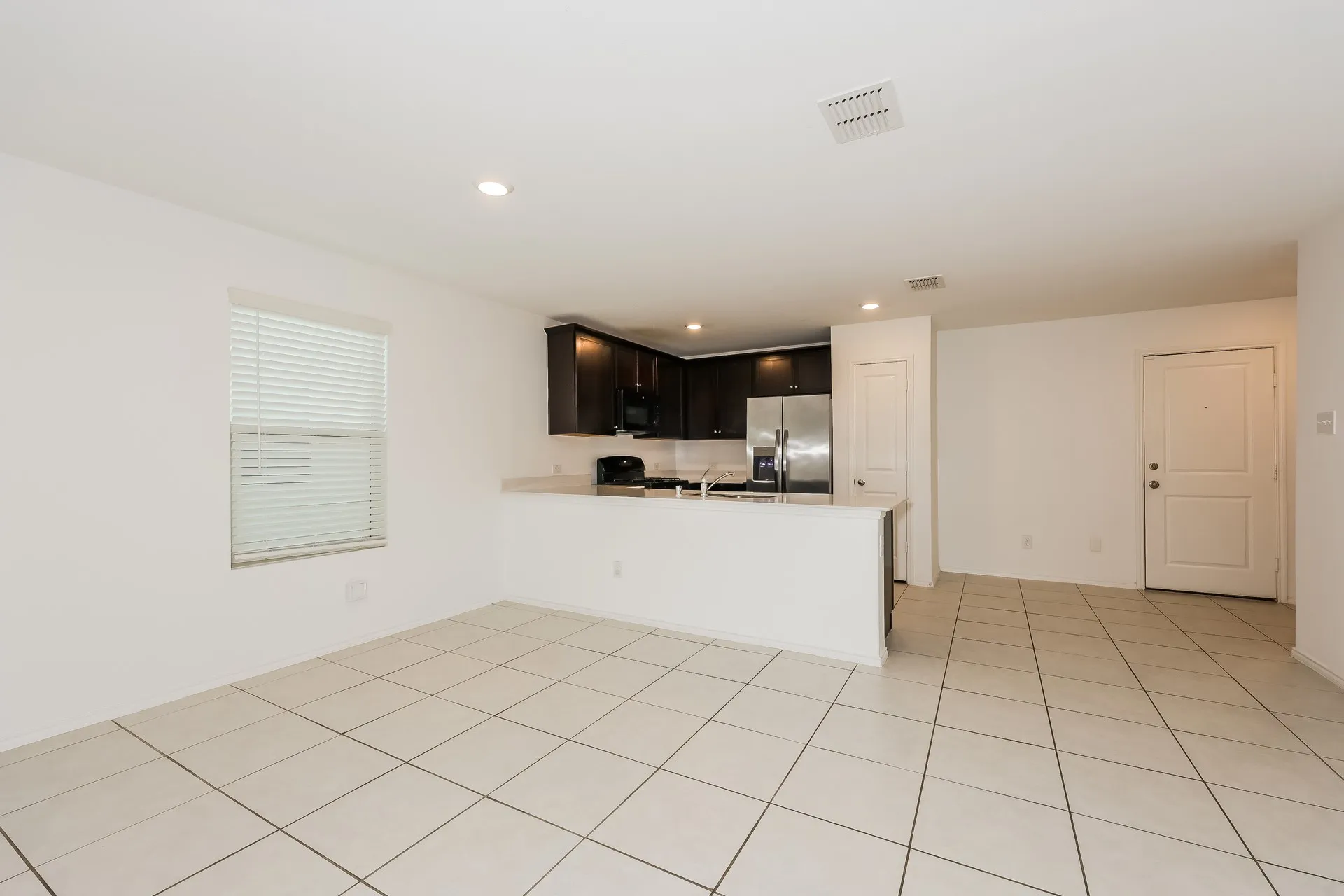 Single Family Residence For Rent in Denton County , 305 Dry Canyon Way, Fort Worth, Texas 76052, 3 Bedroom, 2 Bathroom, 2 Garage spaces, 1,603 Sqft, built in 2022, mls#21368623, Real Estate Agent in Fort Worth, Homes For Rent in Denton county, Homes For Rent in Fort Worth, Realtor in Fort Worth Texas, Real Estate Brokerage Independent Realty Texas, Luminita Cordes Realtor