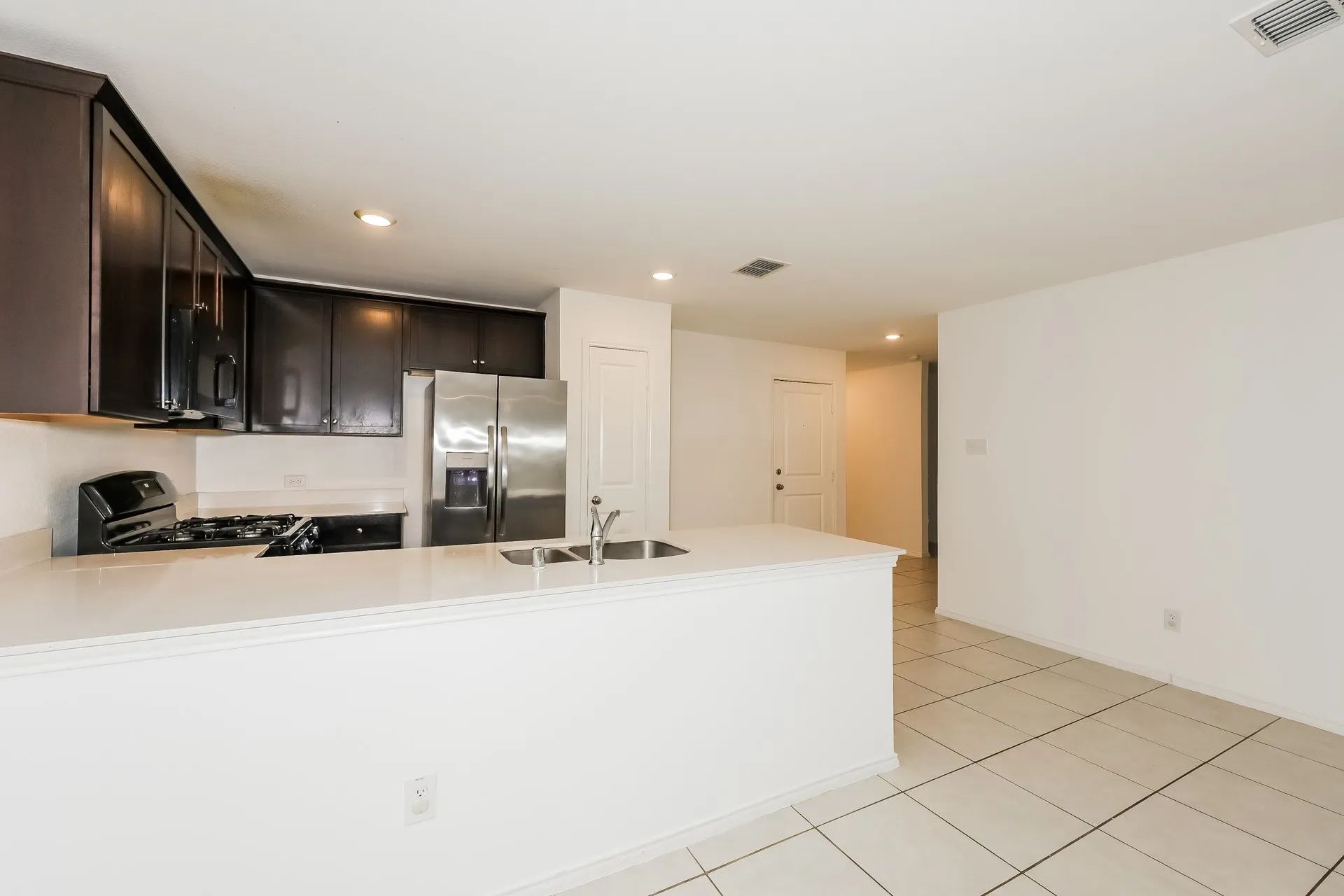 Single Family Residence For Rent in Denton County , 305 Dry Canyon Way, Fort Worth, Texas 76052, 3 Bedroom, 2 Bathroom, 2 Garage spaces, 1,603 Sqft, built in 2022, mls#21368623, Real Estate Agent in Fort Worth, Homes For Rent in Denton county, Homes For Rent in Fort Worth, Realtor in Fort Worth Texas, Real Estate Brokerage Independent Realty Texas, Luminita Cordes Realtor
