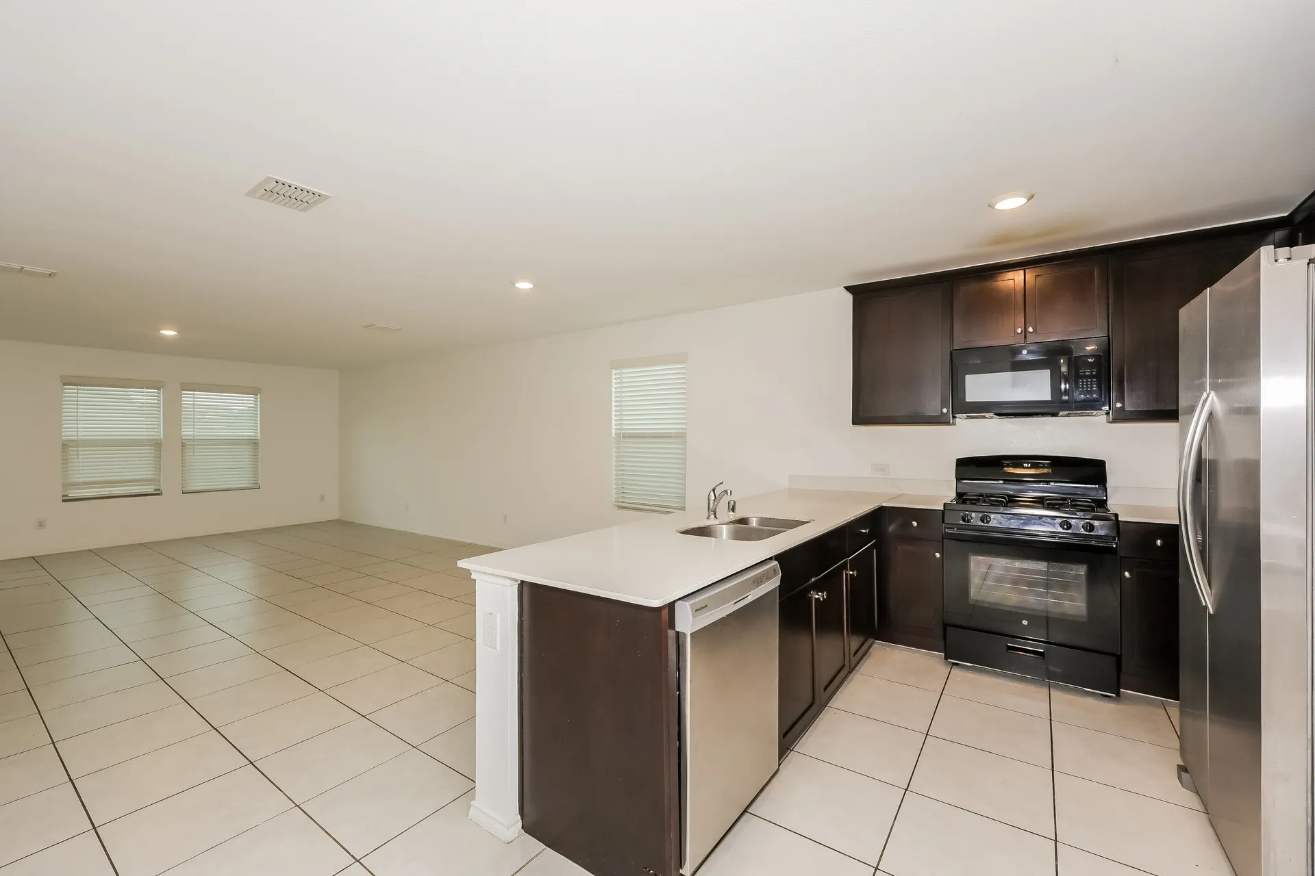 Single Family Residence For Rent in Denton County , 305 Dry Canyon Way, Fort Worth, Texas 76052, 3 Bedroom, 2 Bathroom, 2 Garage spaces, 1,603 Sqft, built in 2022, mls#21368623, Real Estate Agent in Fort Worth, Homes For Rent in Denton county, Homes For Rent in Fort Worth, Realtor in Fort Worth Texas, Real Estate Brokerage Independent Realty Texas, Luminita Cordes Realtor