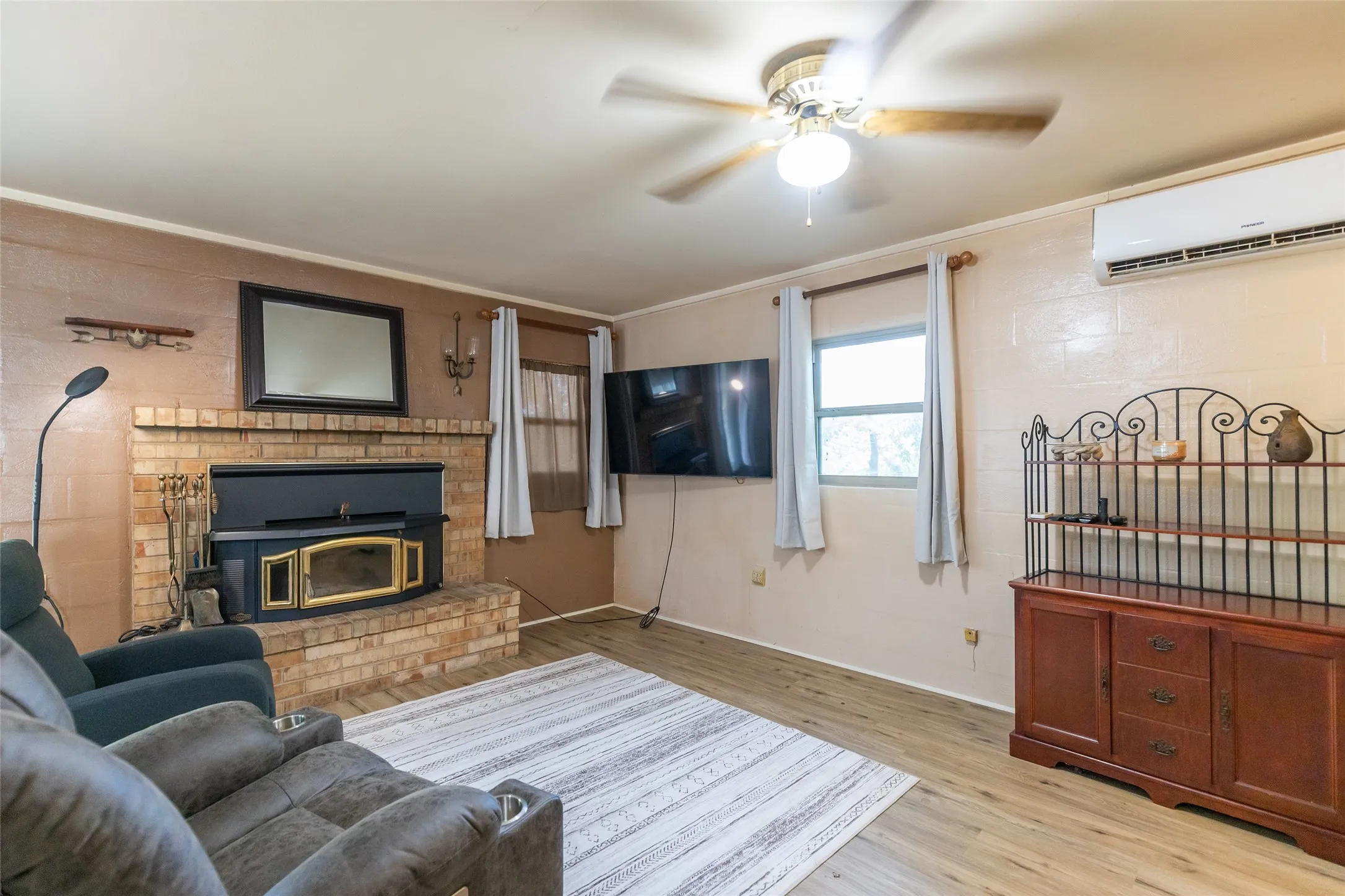 Single Family Residence For Sale in Jones County , 4-A Rain Dance Circle, Abilene, Texas 79601, 1 Bedroom, 1 Bathroom, Garage spaces, 792 Sqft, built in 1956, mls#21338380, Real Estate Agent in Abilene, Homes For Sale in Jones county, Homes For Sale in Abilene, Realtor in Abilene Texas, Real Estate Brokerage Independent Realty Texas, Luminita Cordes Realtor