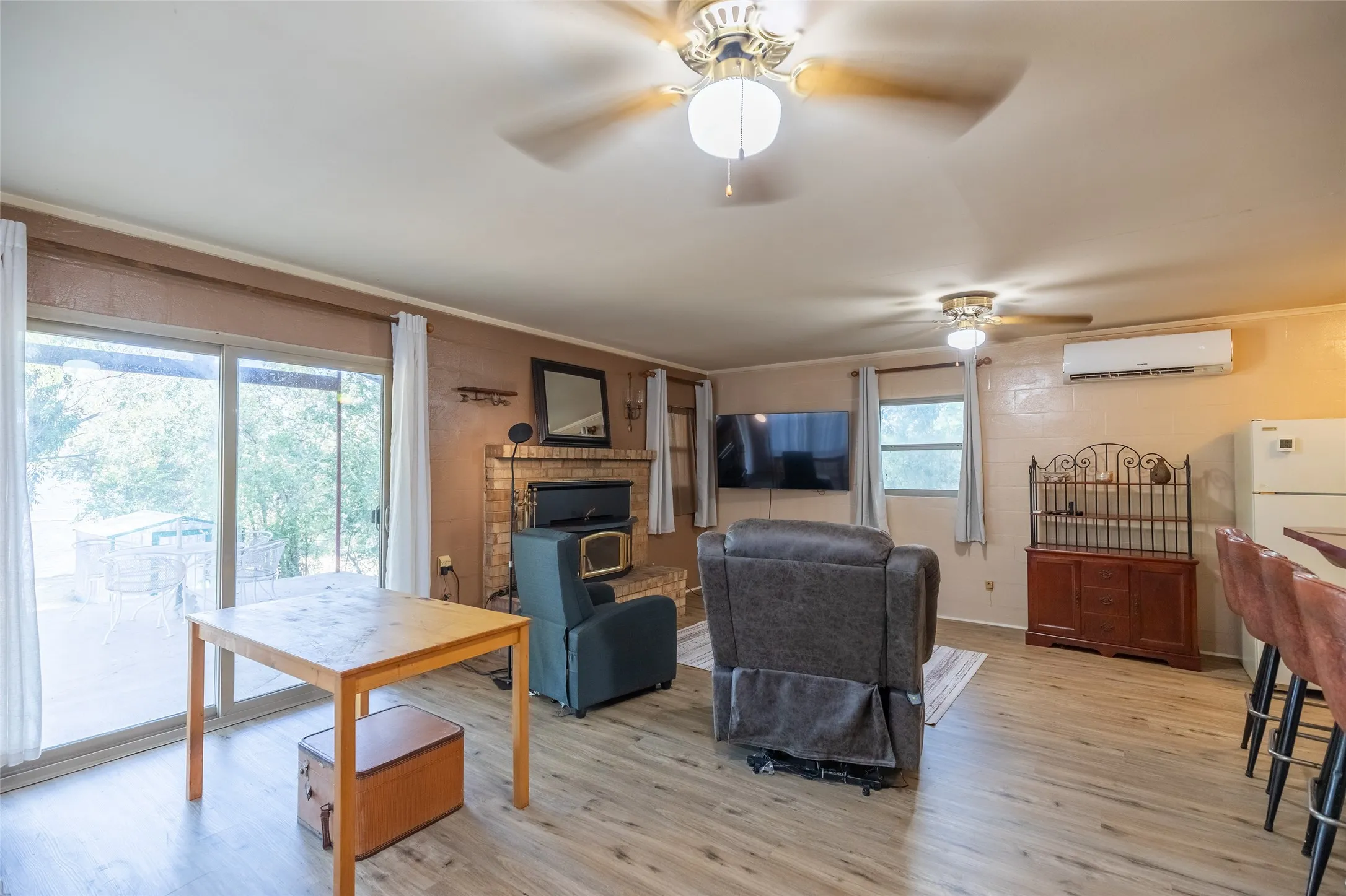 Single Family Residence For Sale in Jones County , 4-A Rain Dance Circle, Abilene, Texas 79601, 1 Bedroom, 1 Bathroom, Garage spaces, 792 Sqft, built in 1956, mls#21338380, Real Estate Agent in Abilene, Homes For Sale in Jones county, Homes For Sale in Abilene, Realtor in Abilene Texas, Real Estate Brokerage Independent Realty Texas, Luminita Cordes Realtor